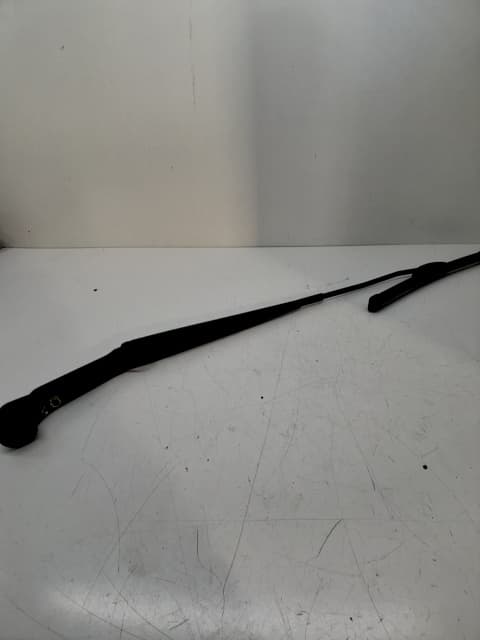 Brazo limpia delantero derecho MITSUBISHI SPACE STAR (A00) 3