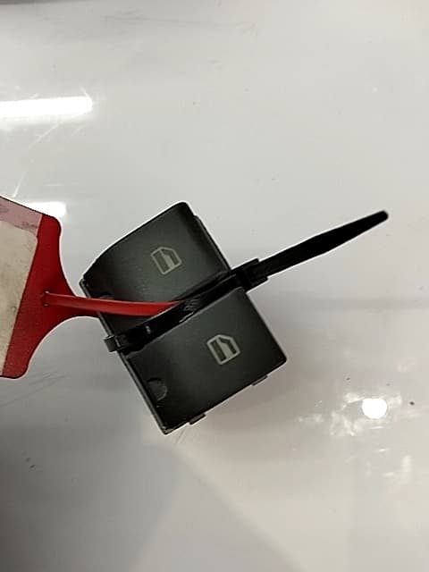 Mando elevalunas trasero derecho VOLKSWAGEN POLO (9N1)