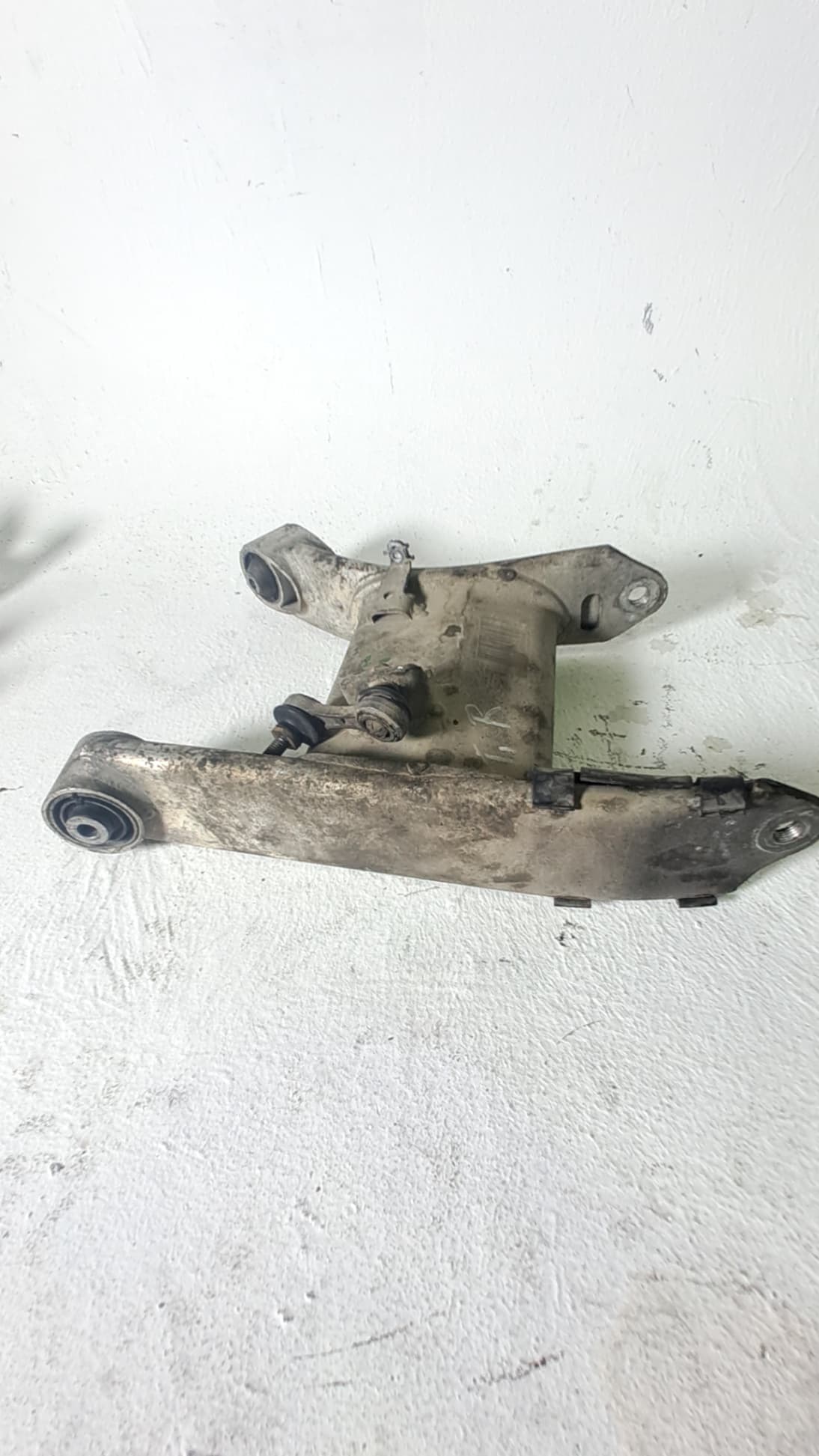 Brazo suspension inferior trasero derecho BMW SERIE 5 BERLINA (E39) 3