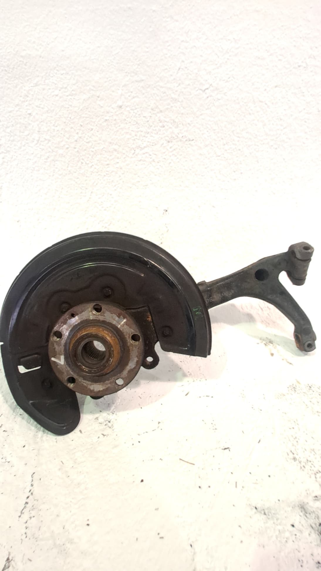 Mangueta delantera izquierda VOLKSWAGEN PASSAT BERLINA (3A2)