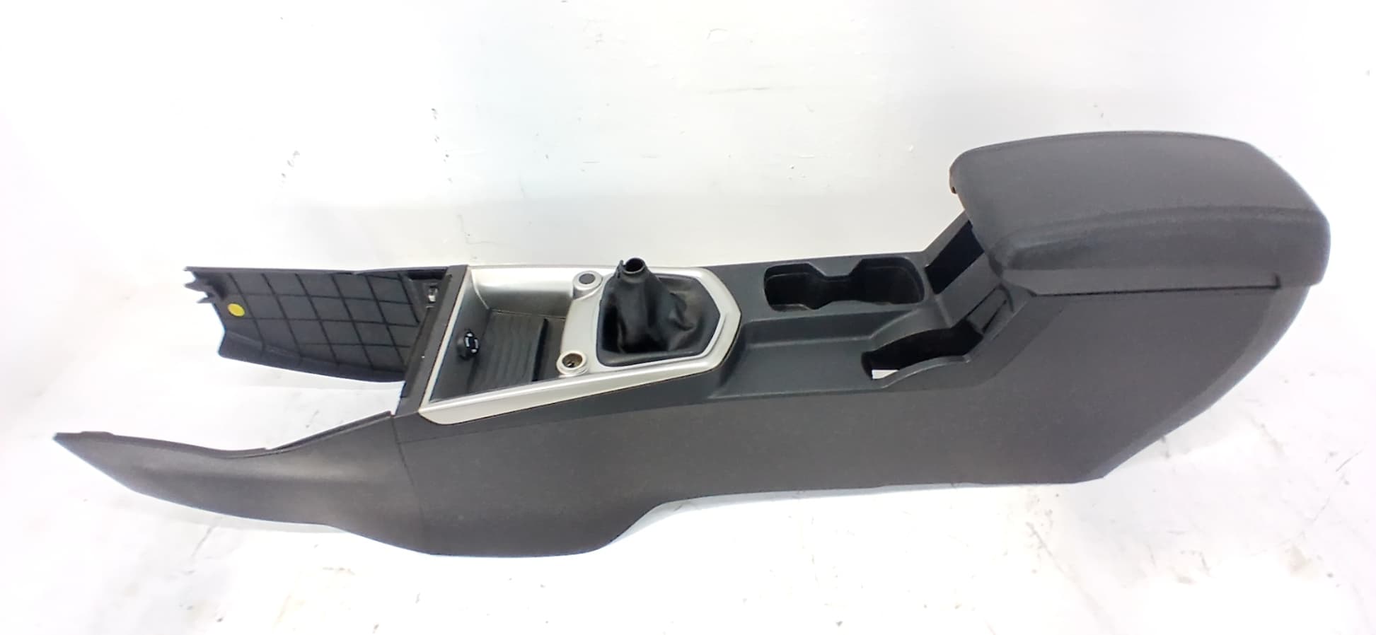 Consola central SSANGYONG TIVOLI 3