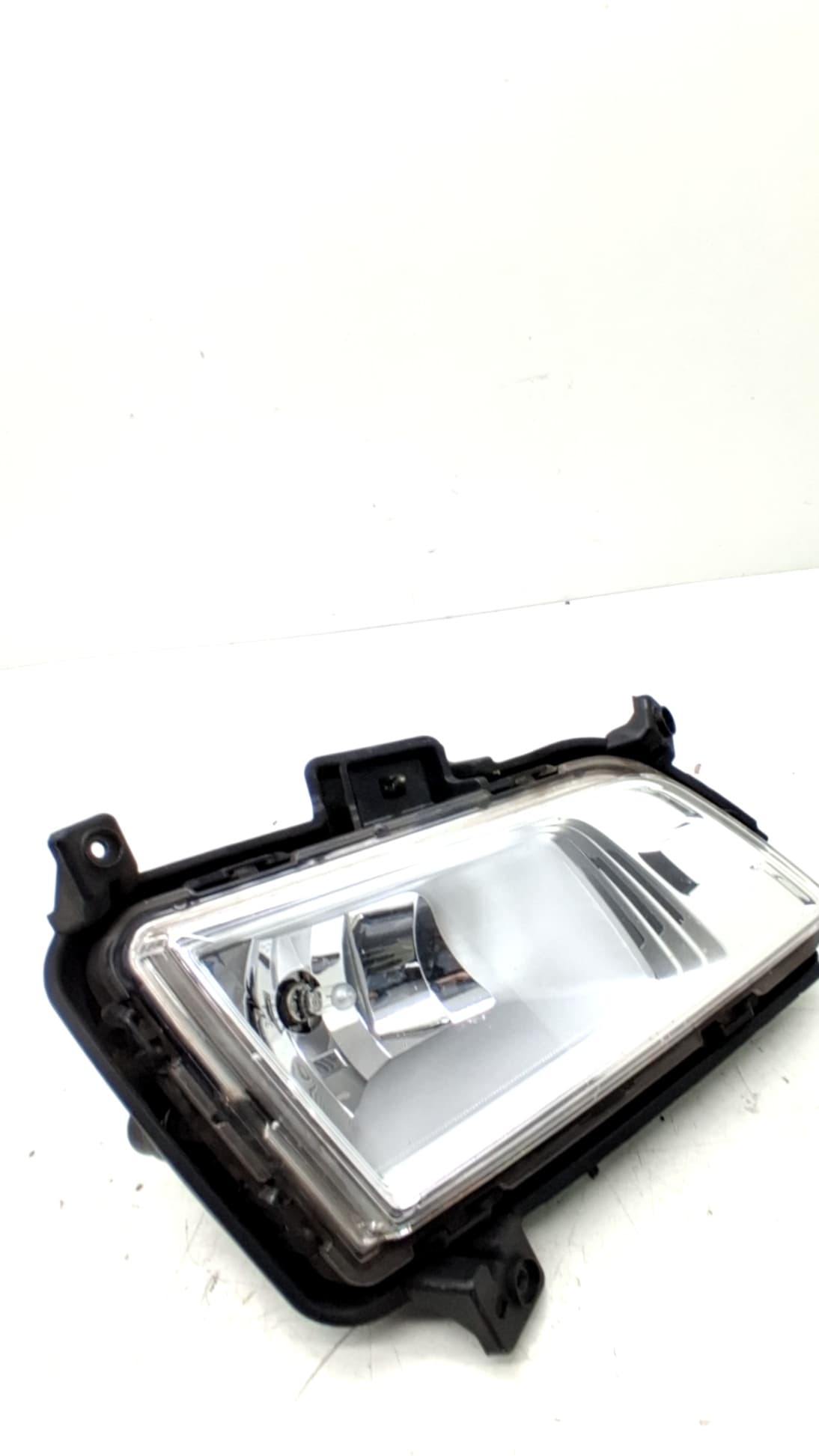 Faro antiniebla izquierdo SSANGYONG TIVOLI