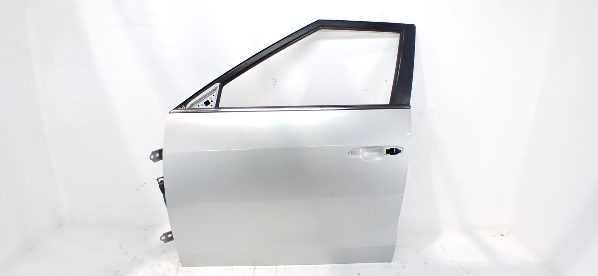 Puerta delantera izquierda SSANGYONG TIVOLI