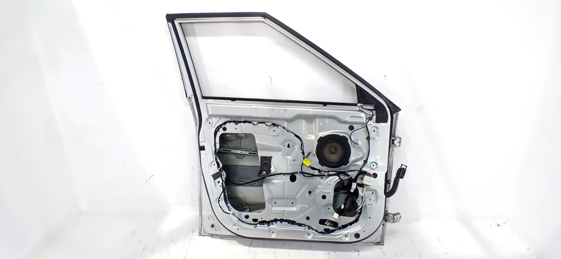 Puerta delantera izquierda SSANGYONG TIVOLI 2
