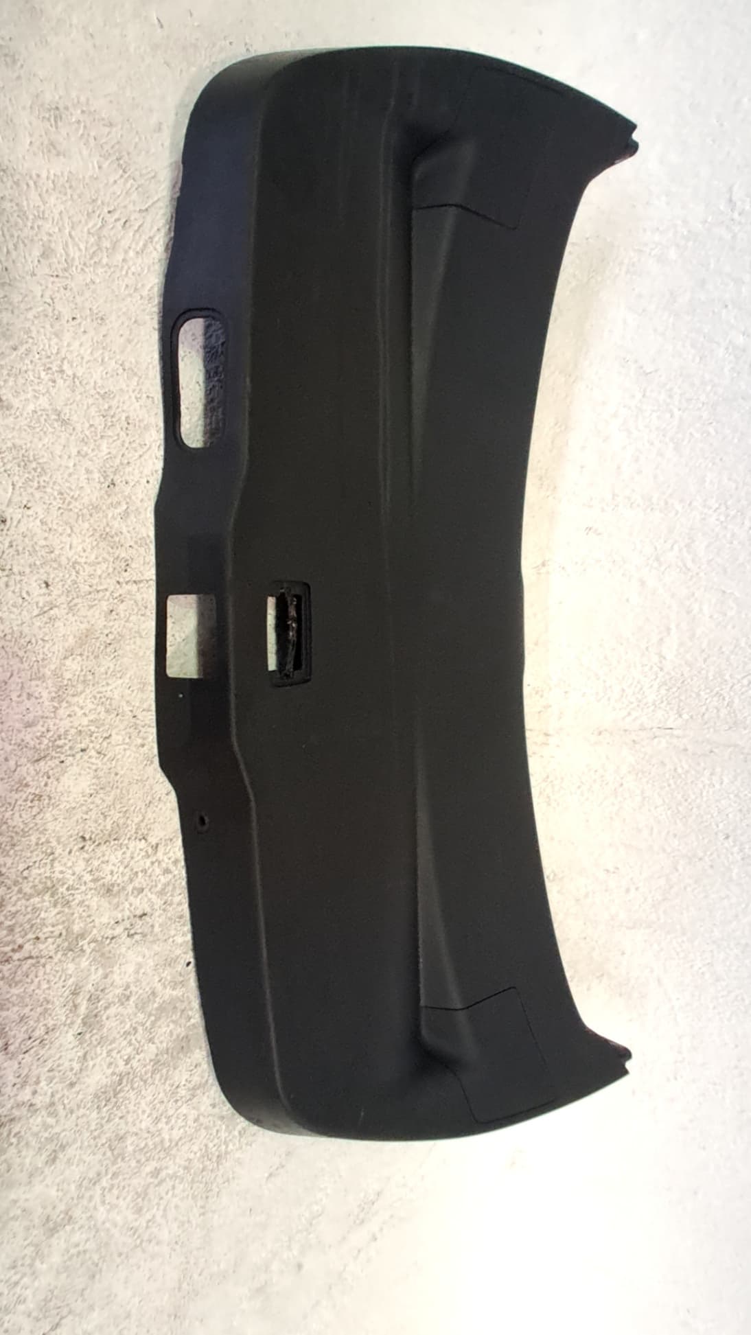 Guarnecido porton trasero TOYOTA AURIS