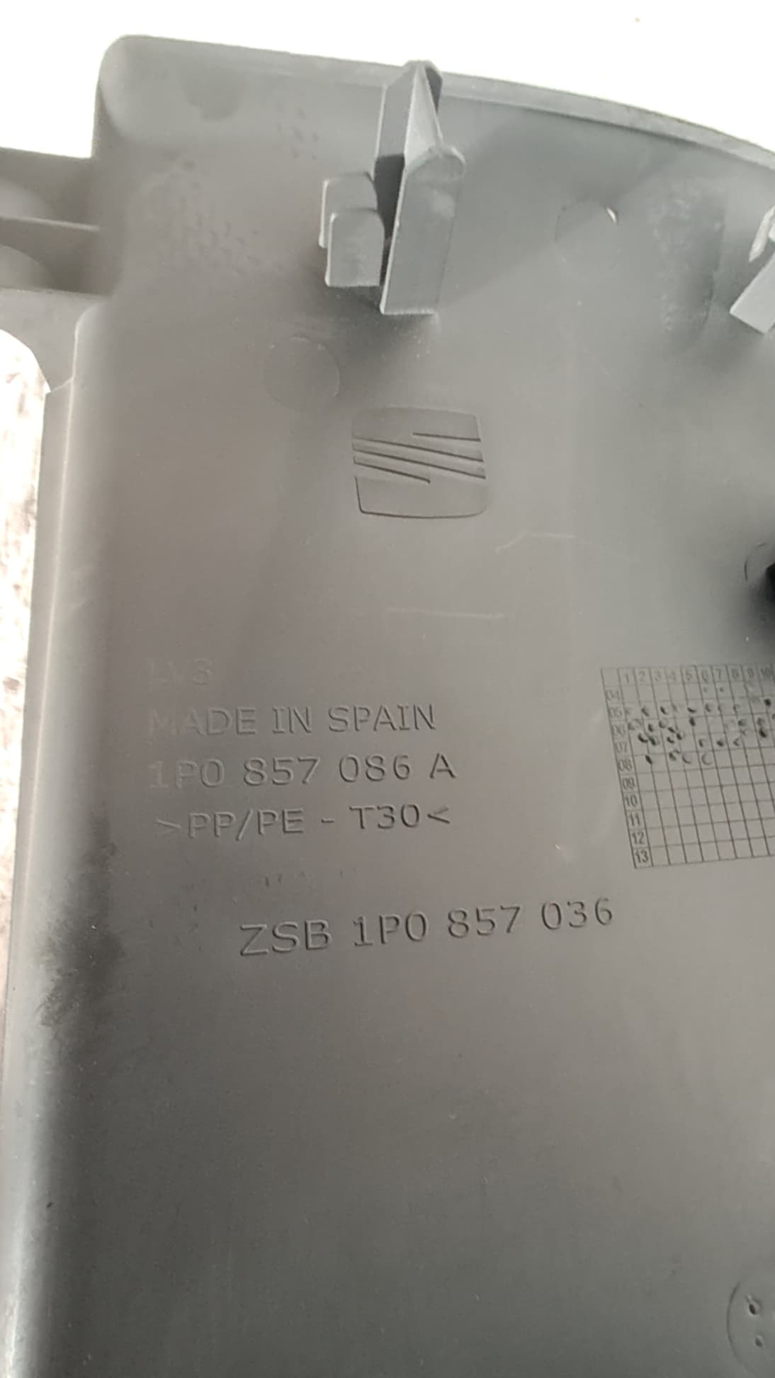 Moldura interior SEAT LEON (1P1) 2