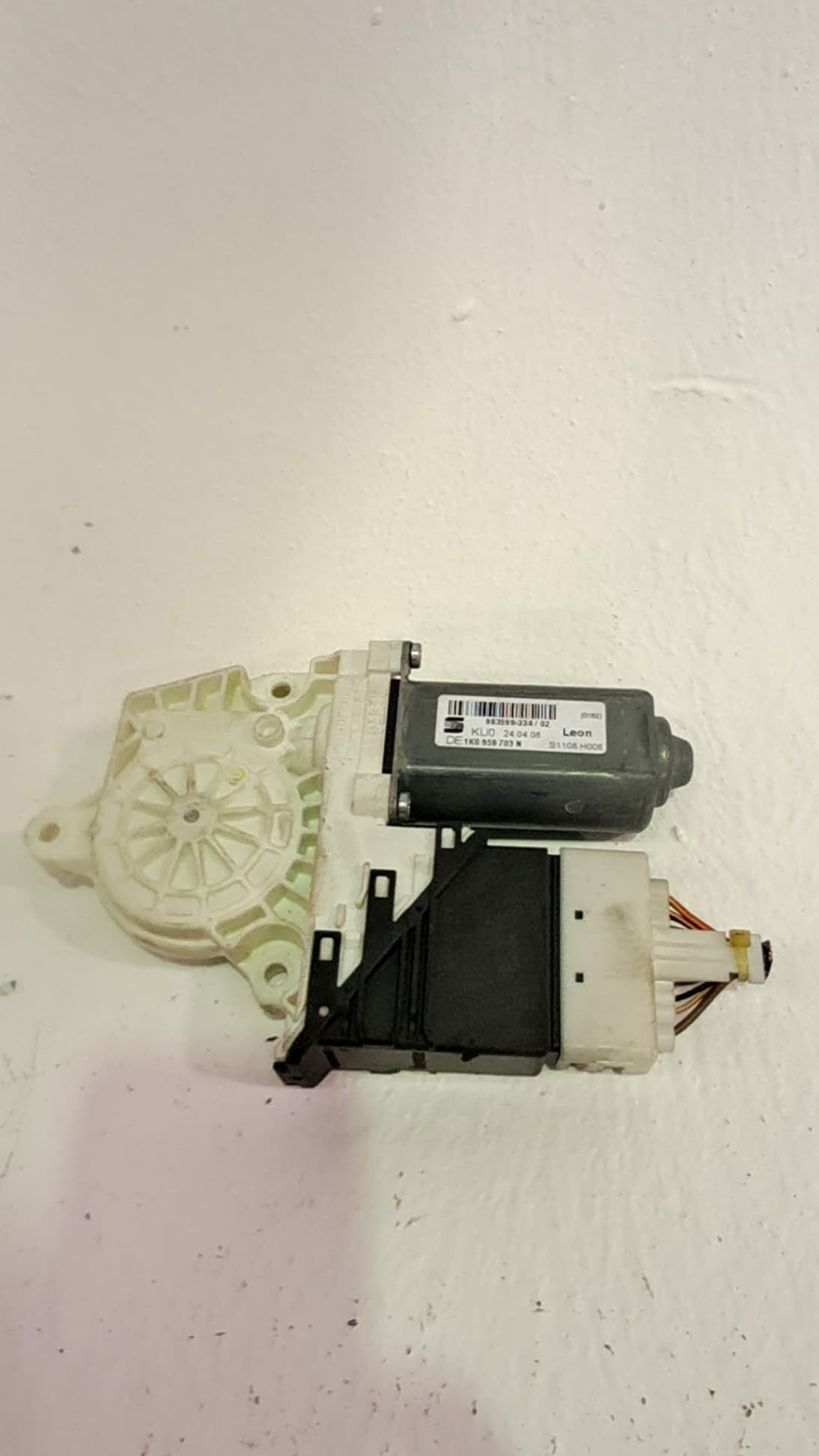 Motor elevalunas trasero izquierdo SEAT LEON (1P1)