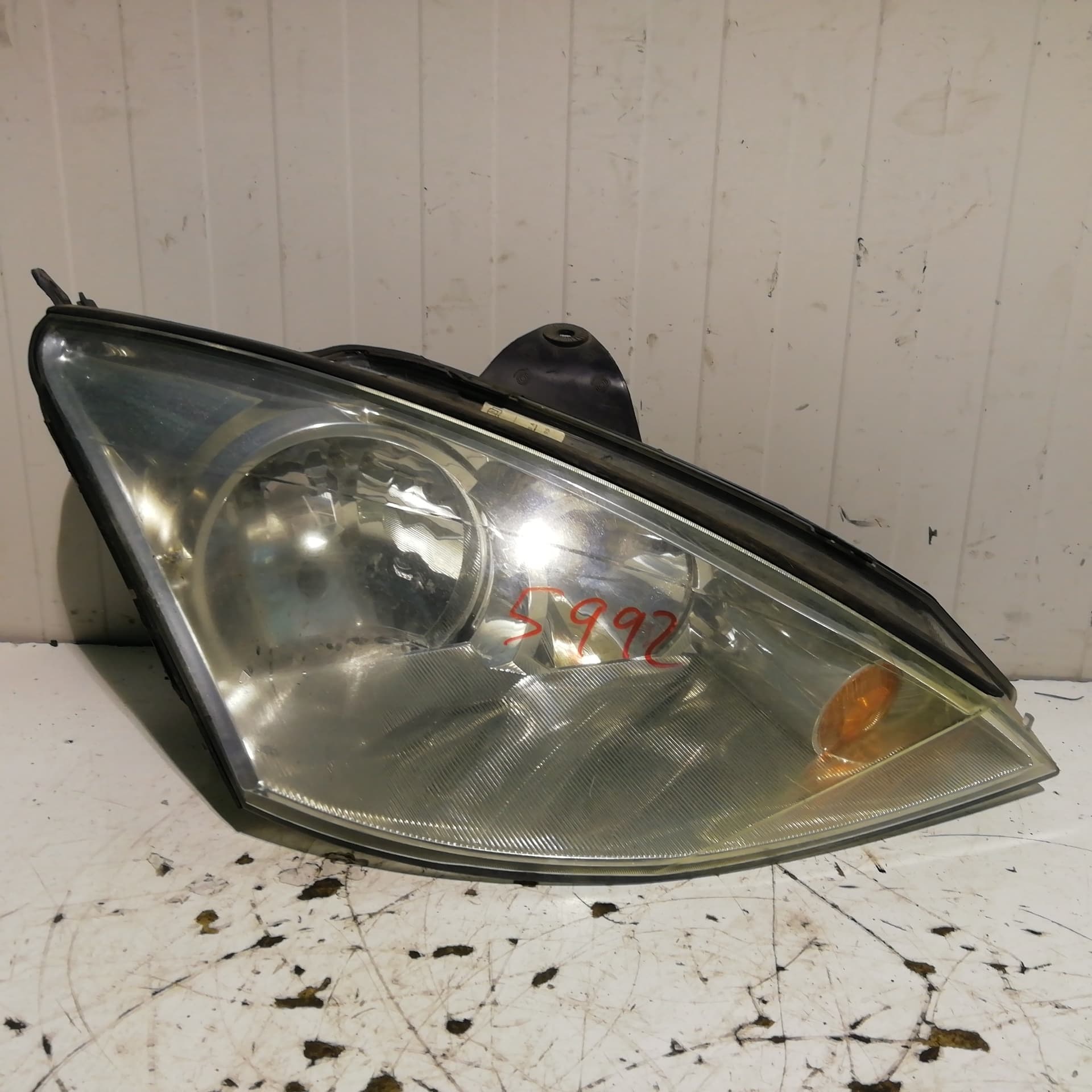 Faro derecho FORD FOCUS BERLINA (CAK)