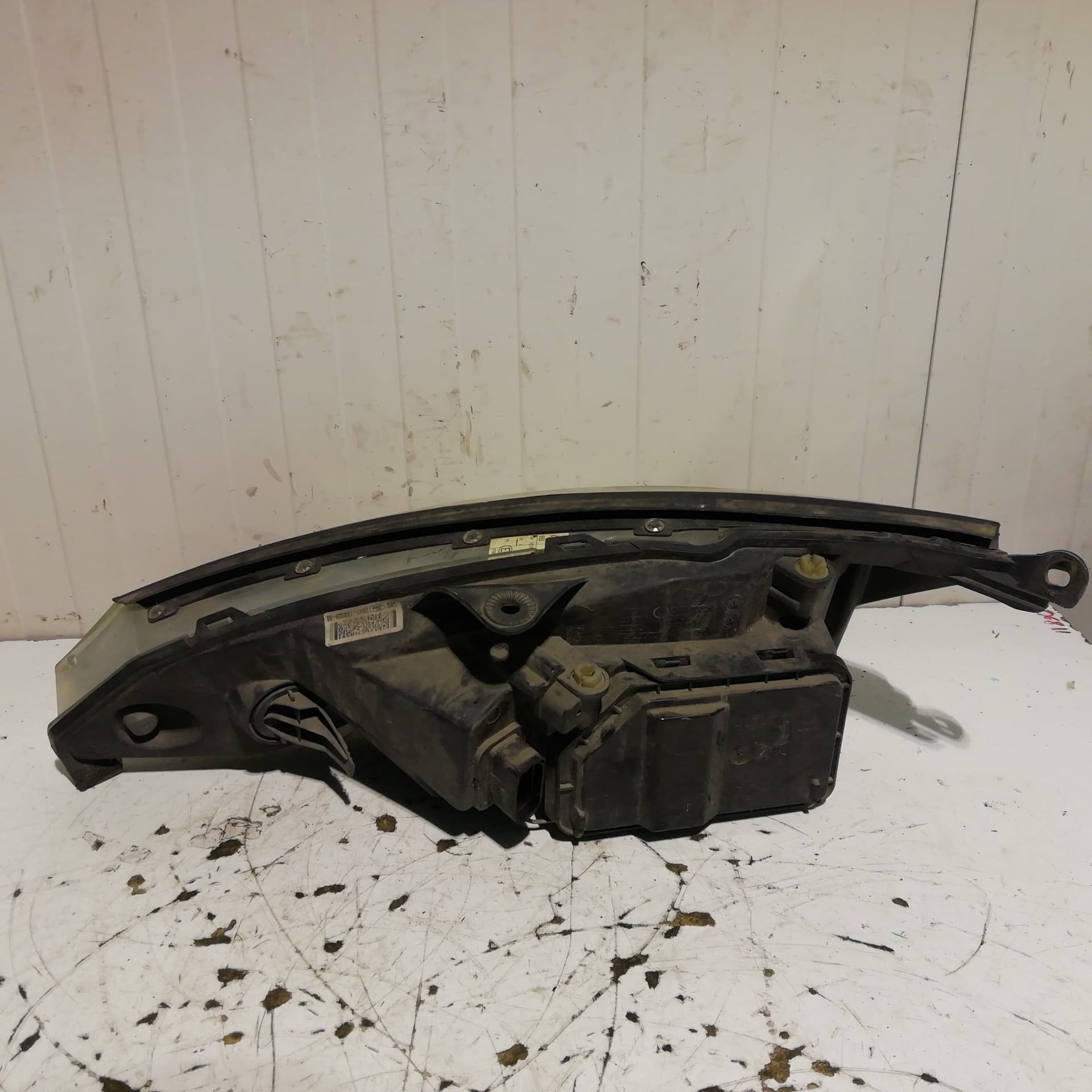 Faro derecho FORD FOCUS BERLINA (CAK) 3