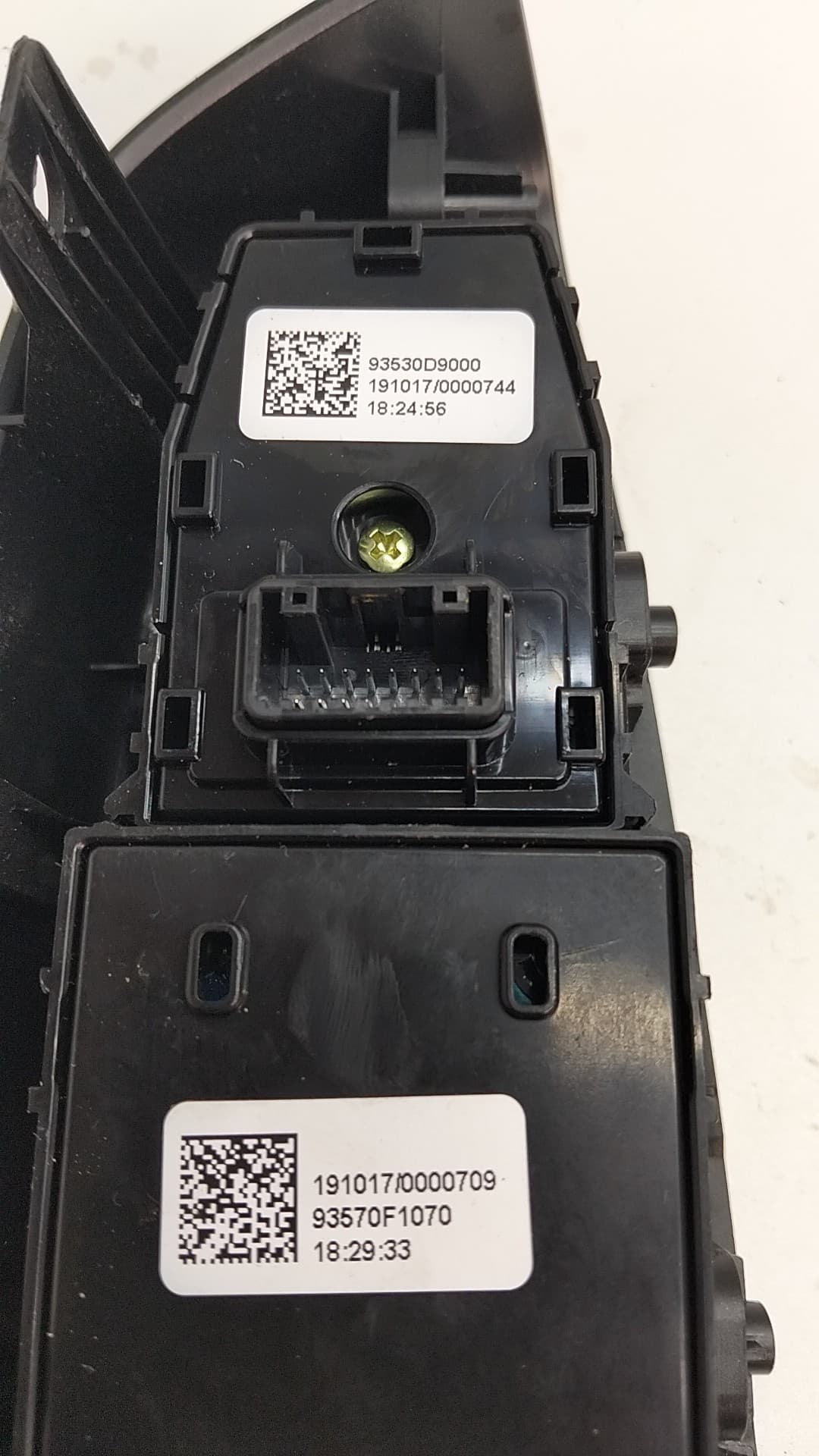 Mando elevalunas delantero izquierdo KIA SPORTAGE 2