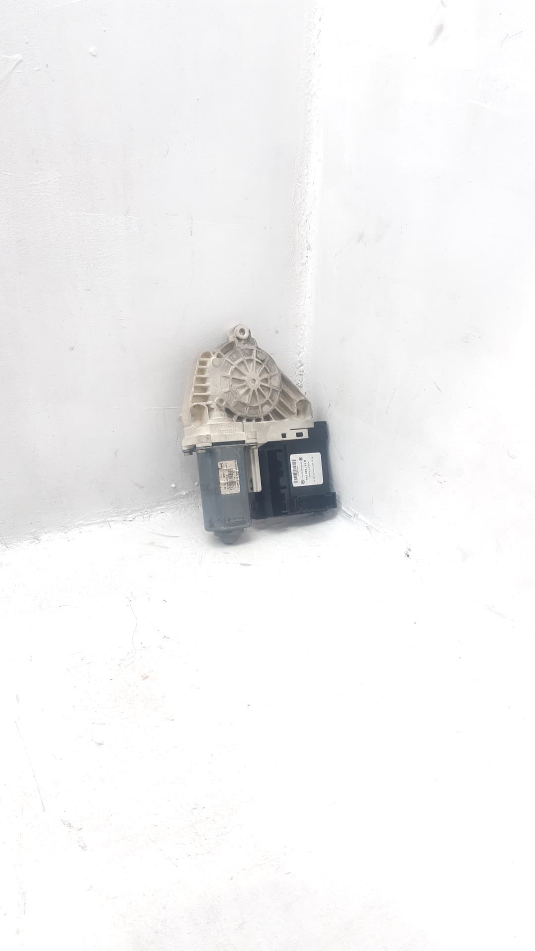 Motor elevalunas delantero izquierdo SEAT TOLEDO (5P2)