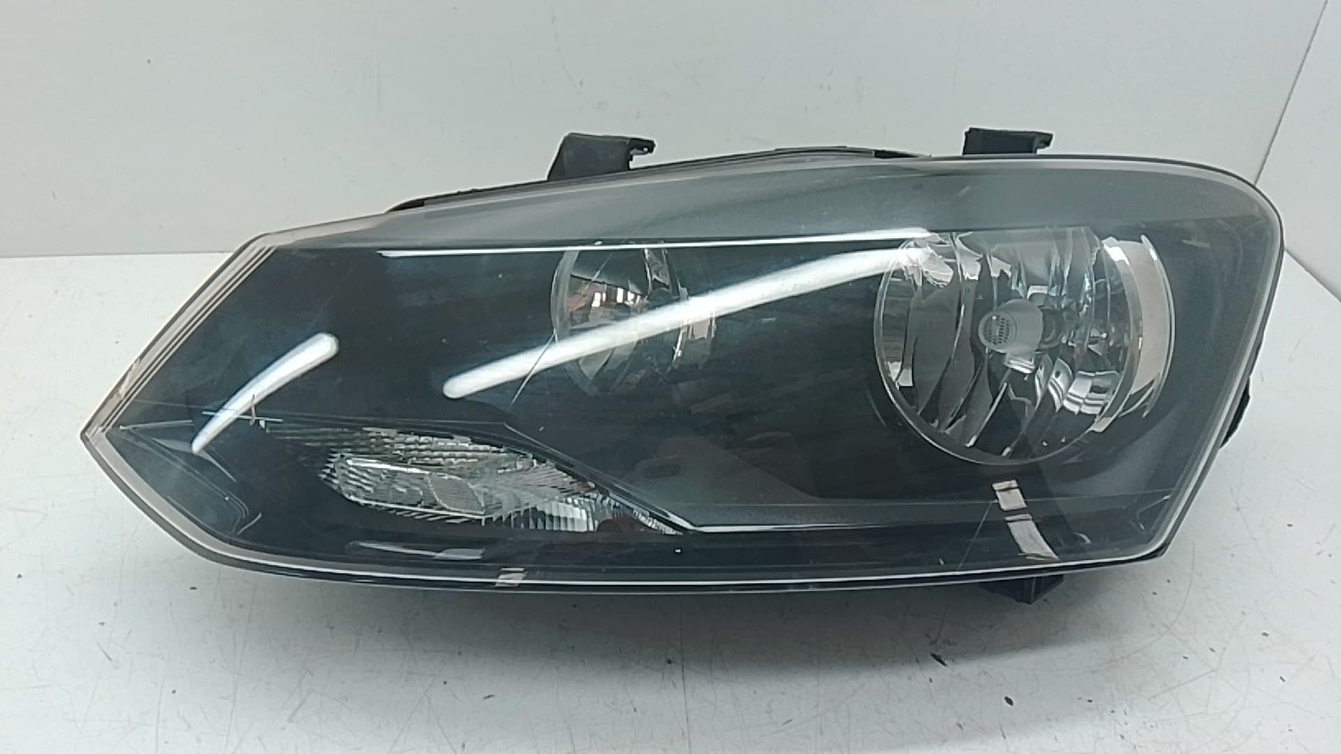 Faro izquierdo VOLKSWAGEN POLO (6R1)