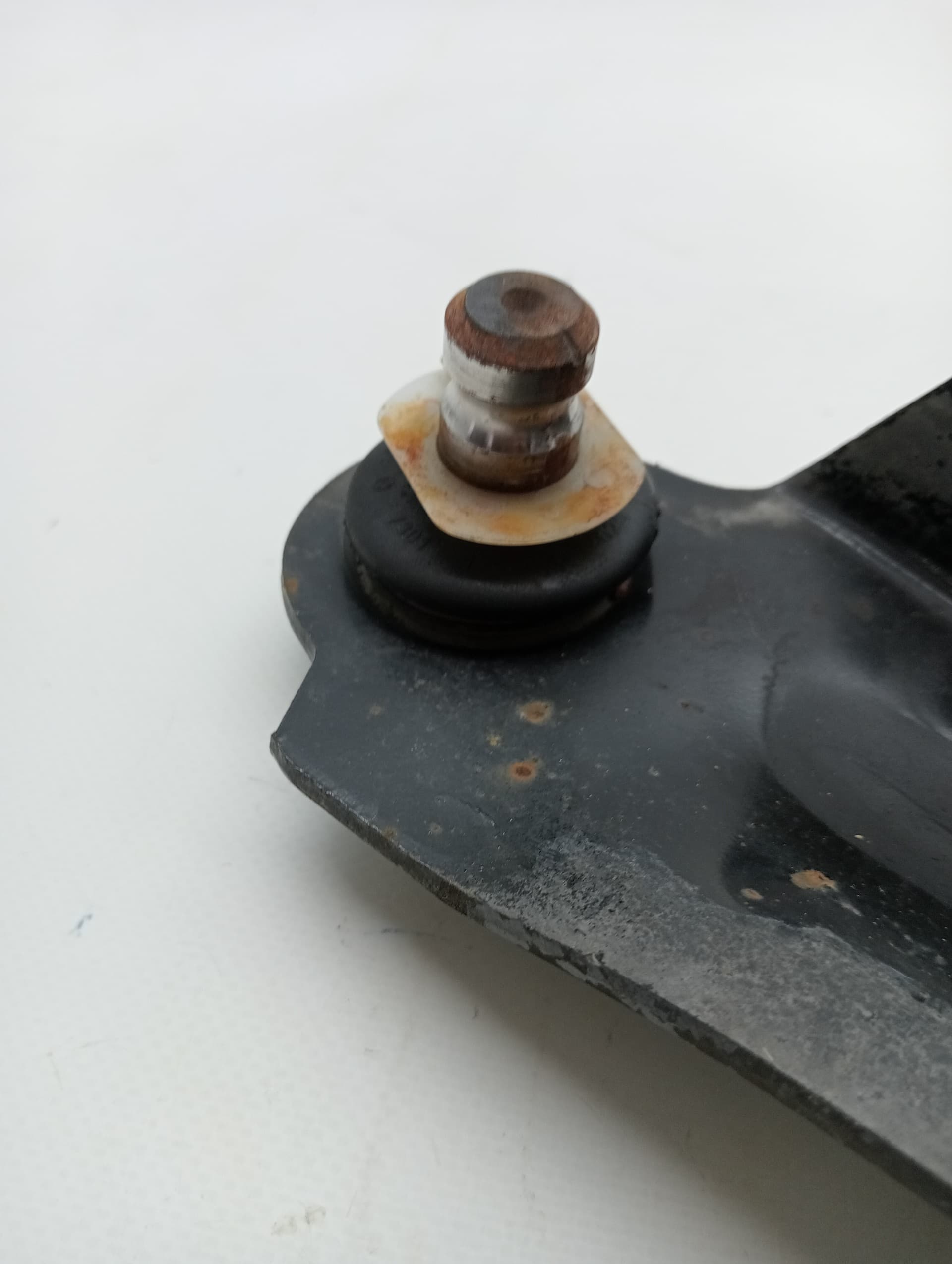 Brazo suspension inferior delantero derecho RENAULT CAPTUR 2