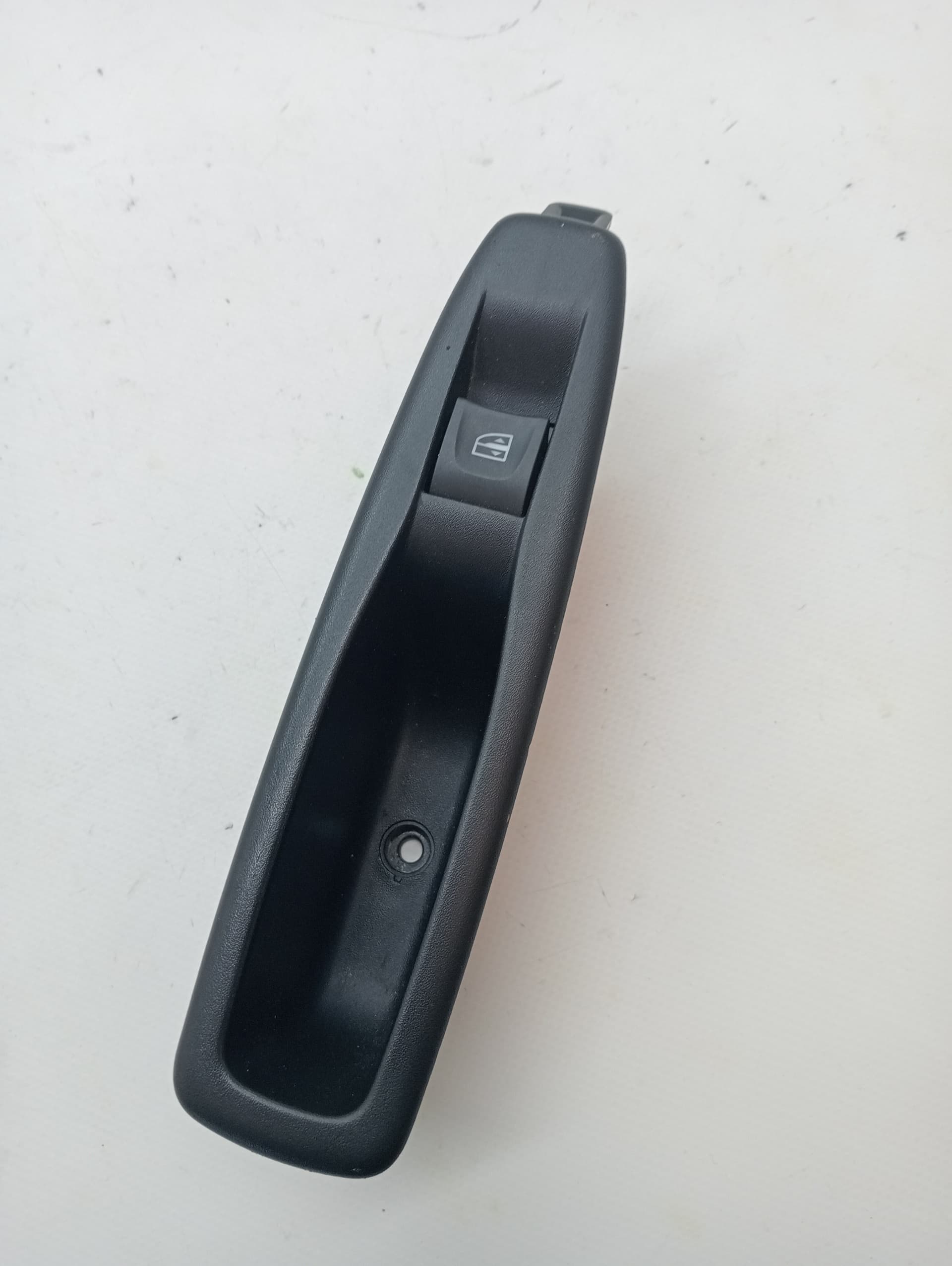 Mando elevalunas trasero derecho RENAULT CAPTUR 3