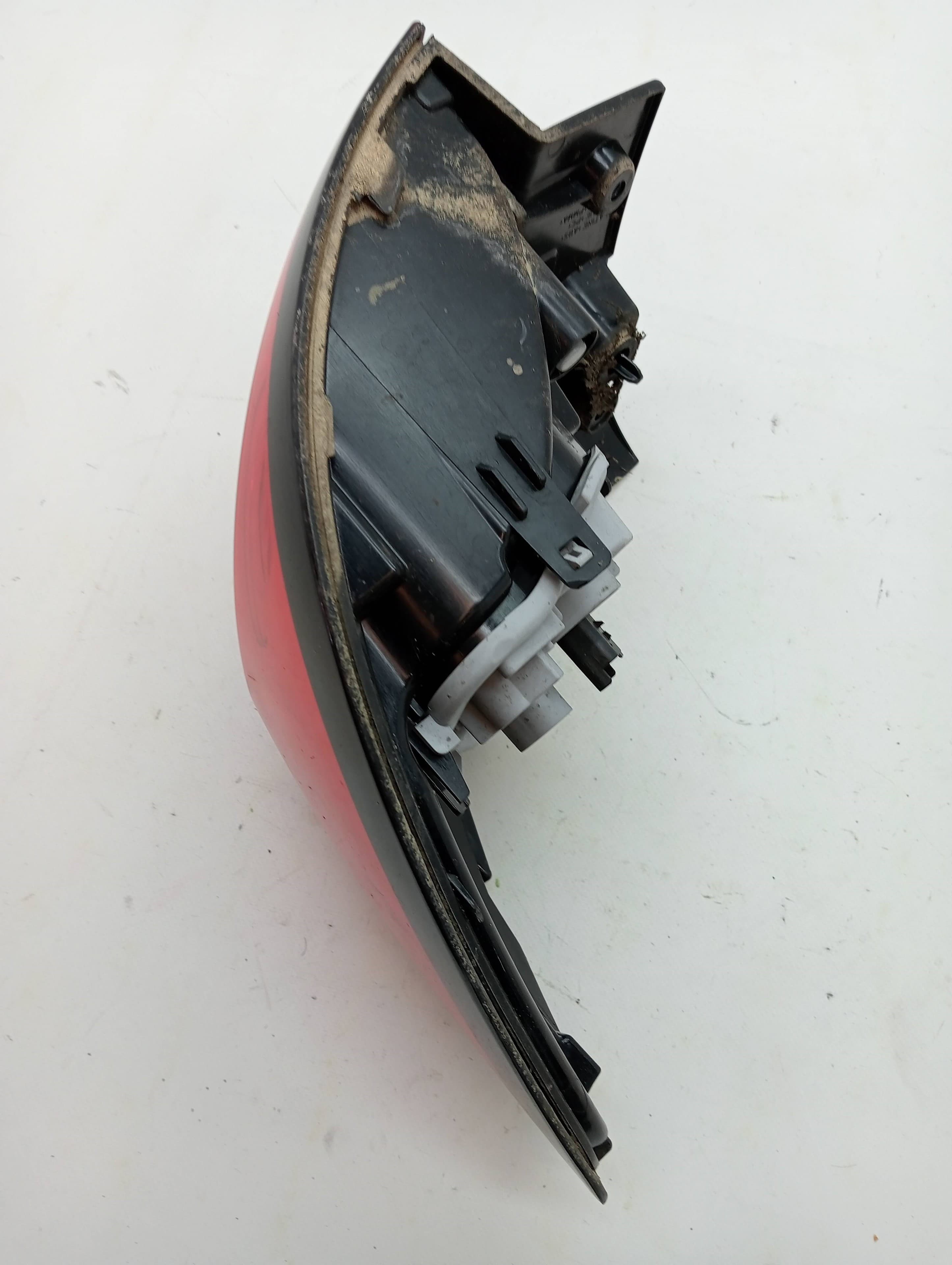 Piloto trasero izquierdo RENAULT CAPTUR 2