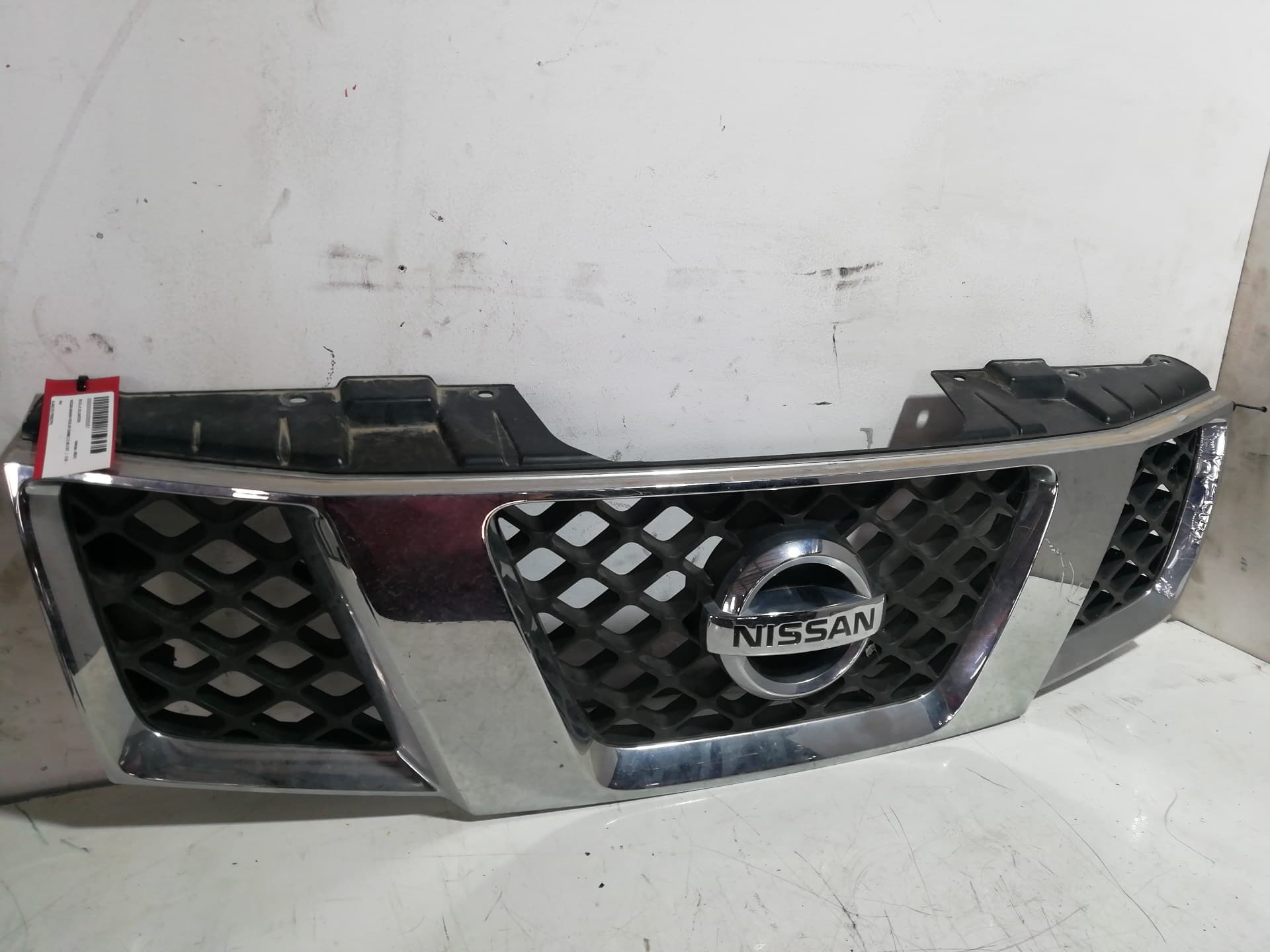 Rejilla delantera NISSAN NAVARA PICK-UP (D40M)