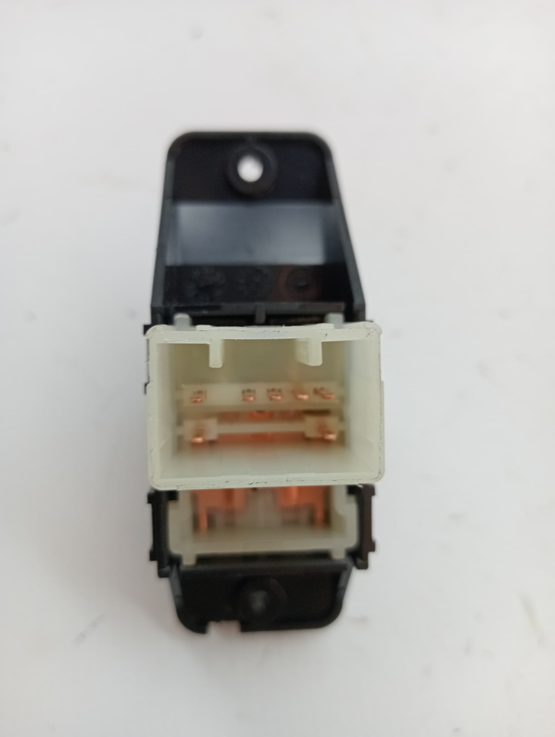 Mando elevalunas trasero izquierdo KIA STONIC 3
