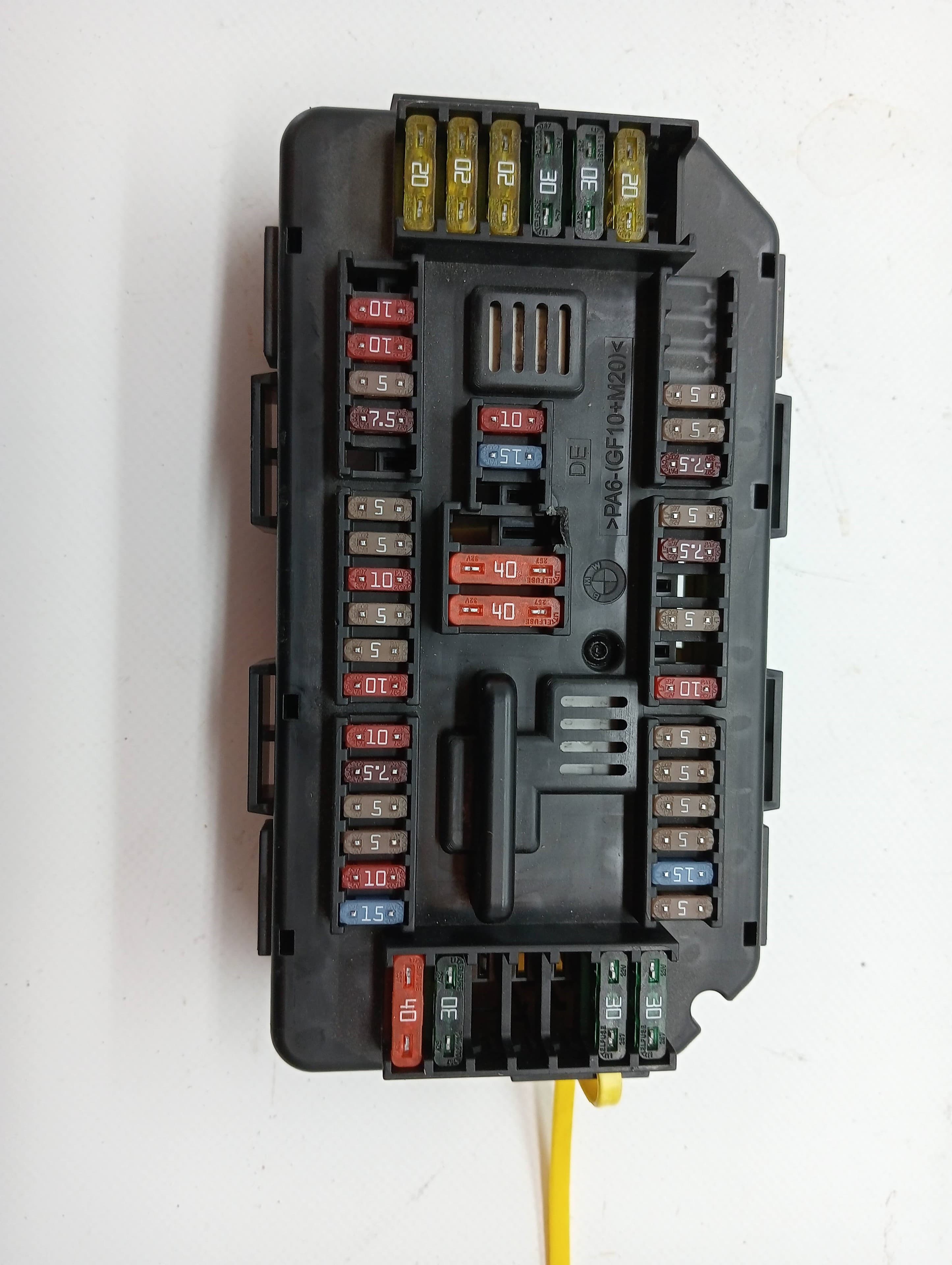 Caja reles / fusibles BMW SERIE 1 LIM 2