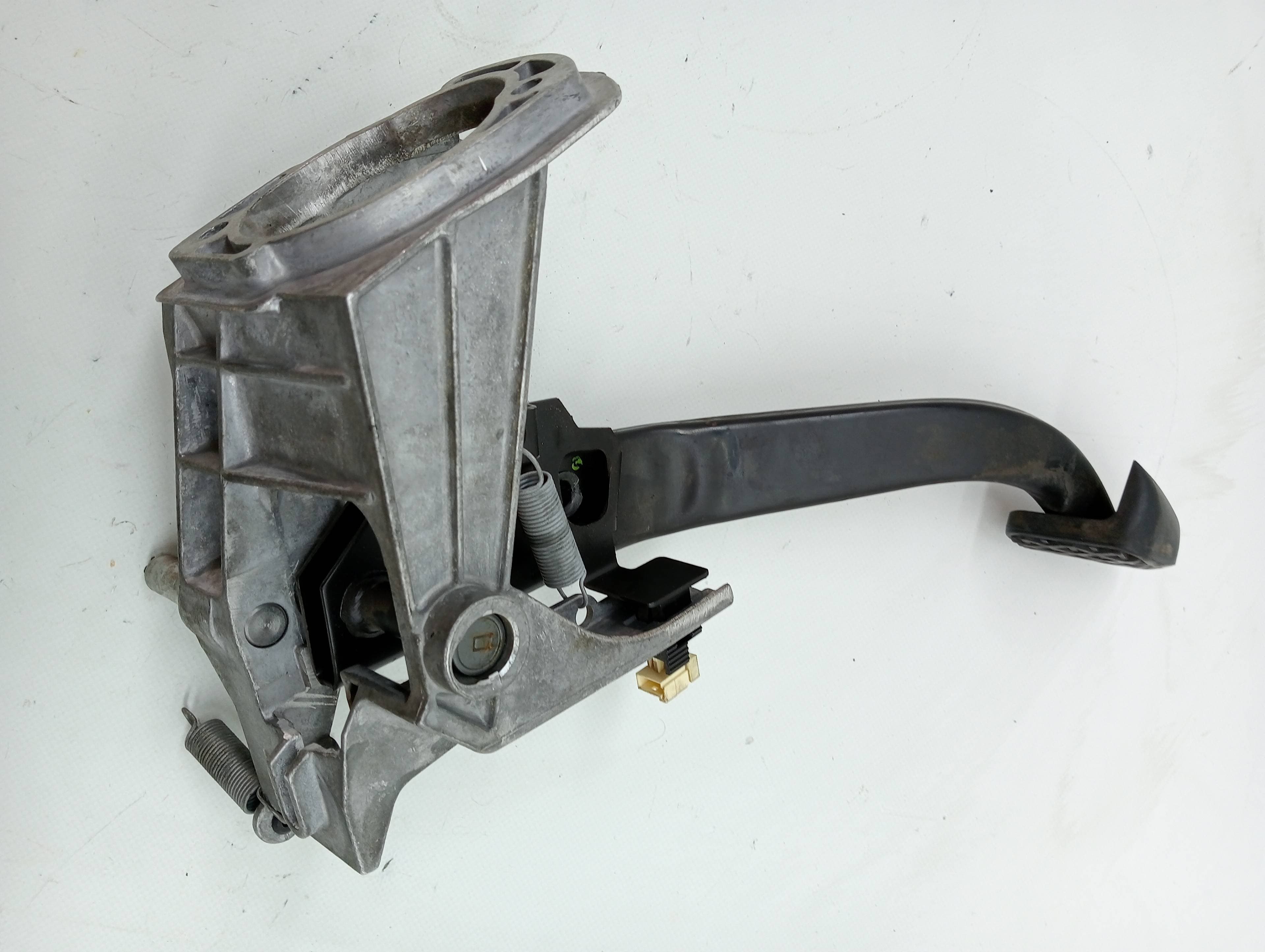 Pedal freno BMW SERIE 1 LIM