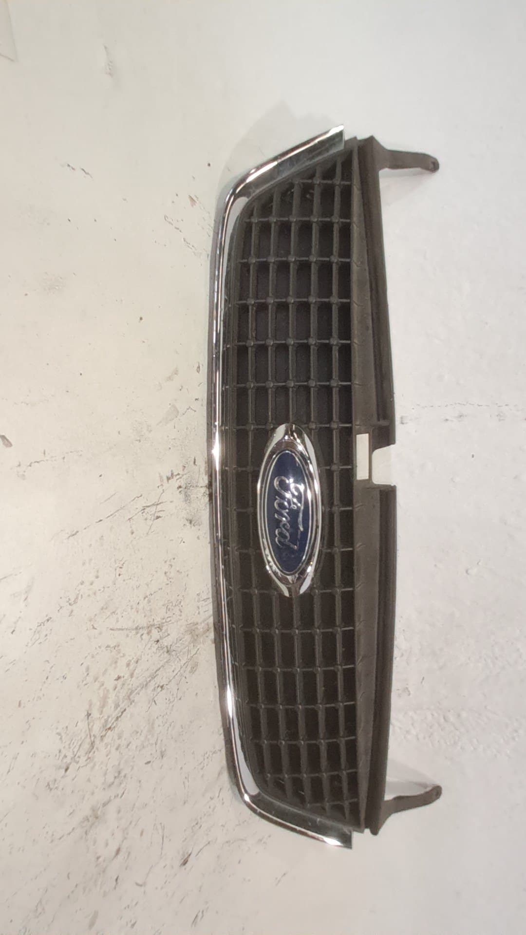 Rejilla delantera FORD MONDEO IV SEDAN (BA7)