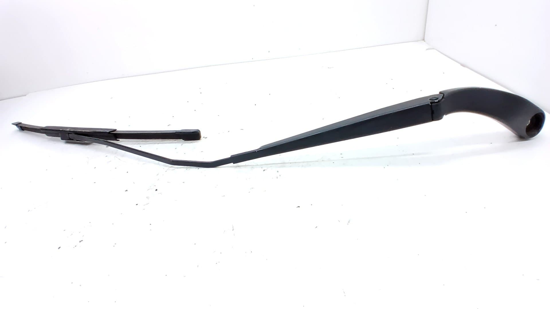 Brazo limpia delantero derecho FIAT FREEMONT (345)