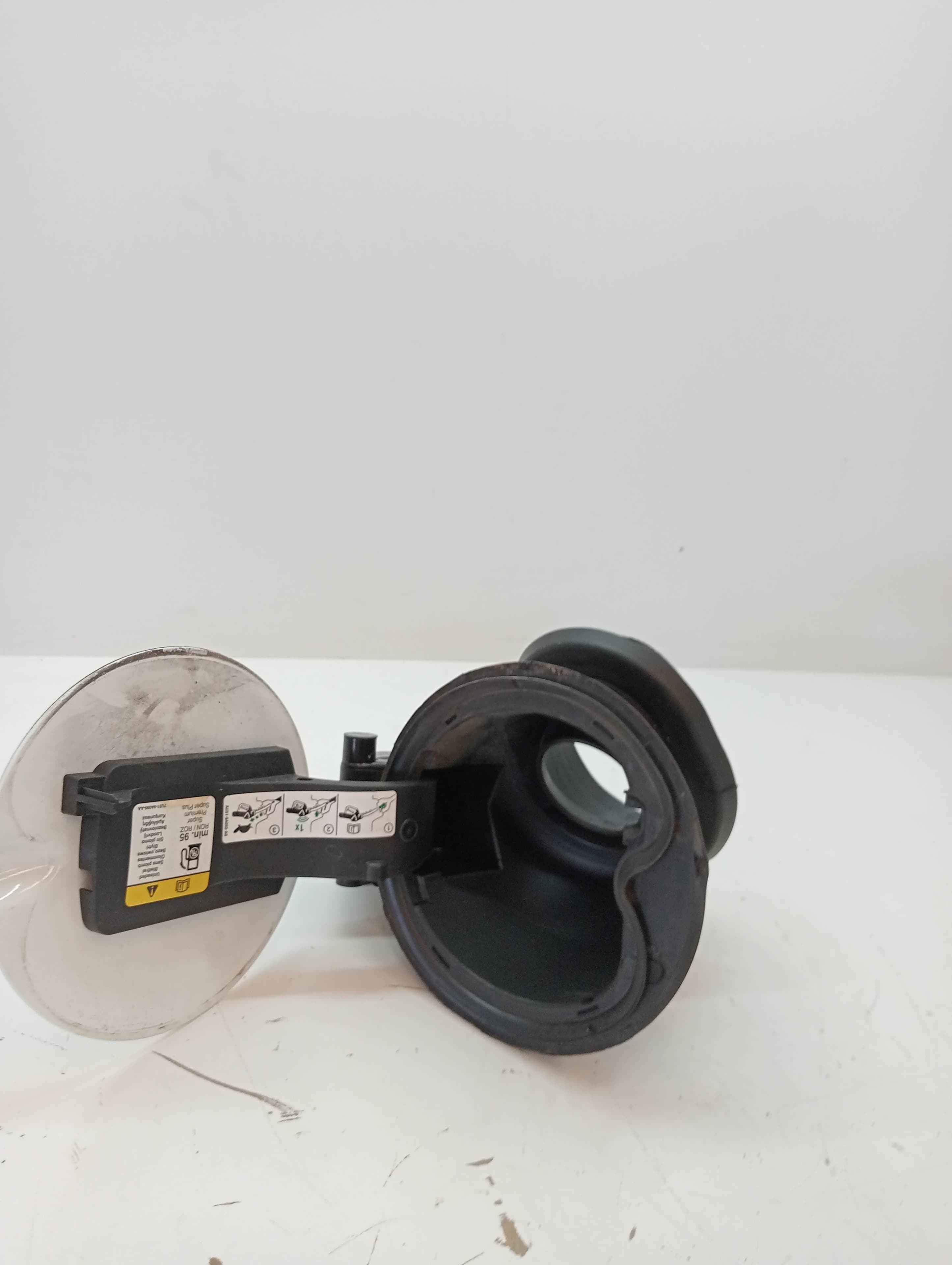Tapa exterior combustible FORD FOCUS LIM 3
