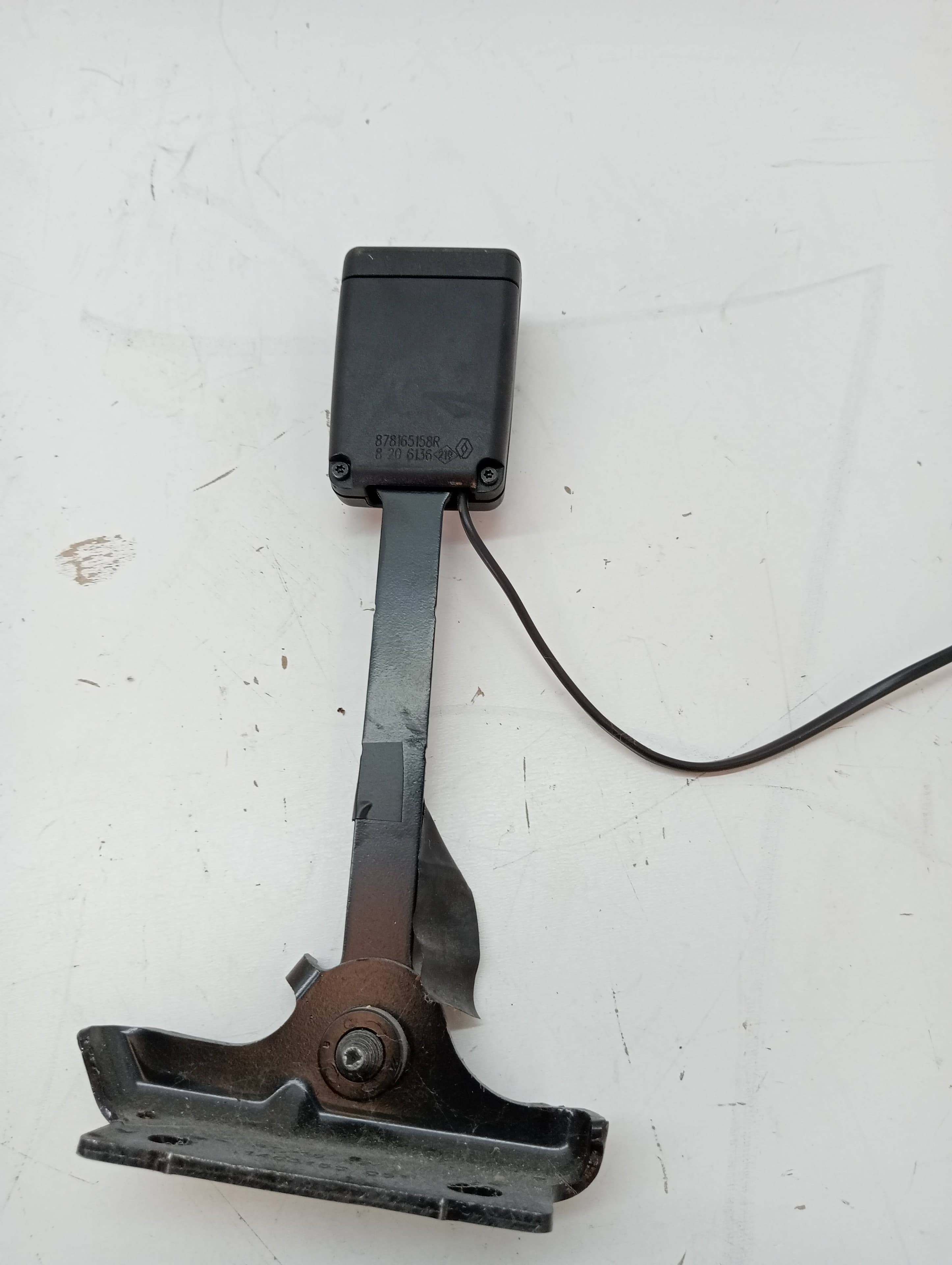 Enganche cinturon FORD FOCUS LIM