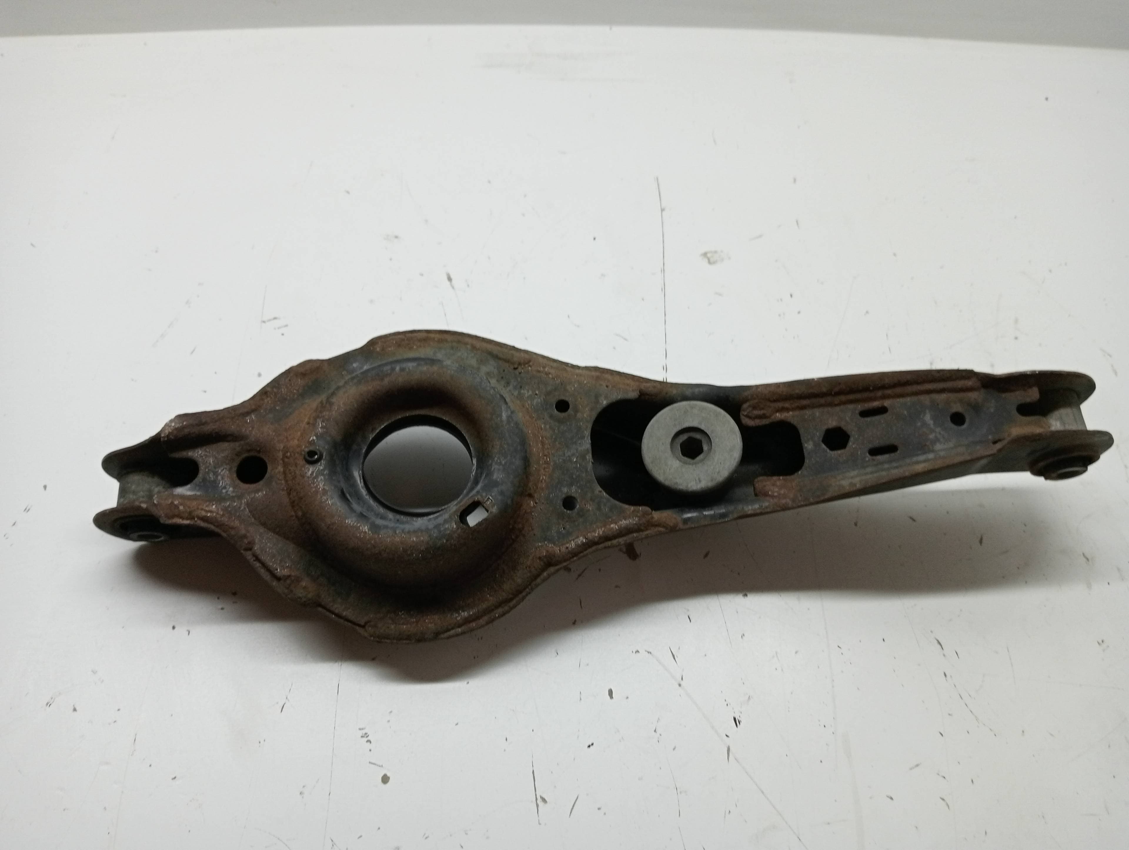 Brazo suspension inferior trasero izquierdo FORD FOCUS LIM 3