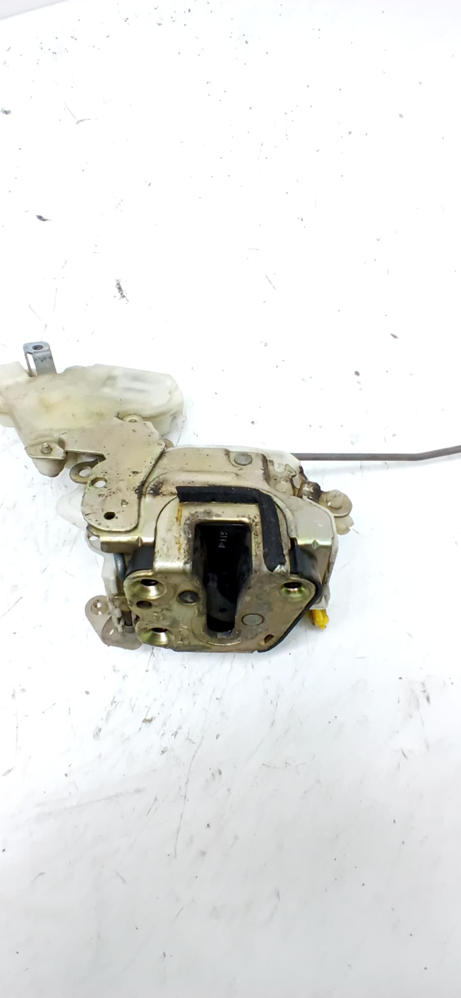 Cerradura puerta delantera derecha NISSAN TERRANO/TERRANO.II (R20)