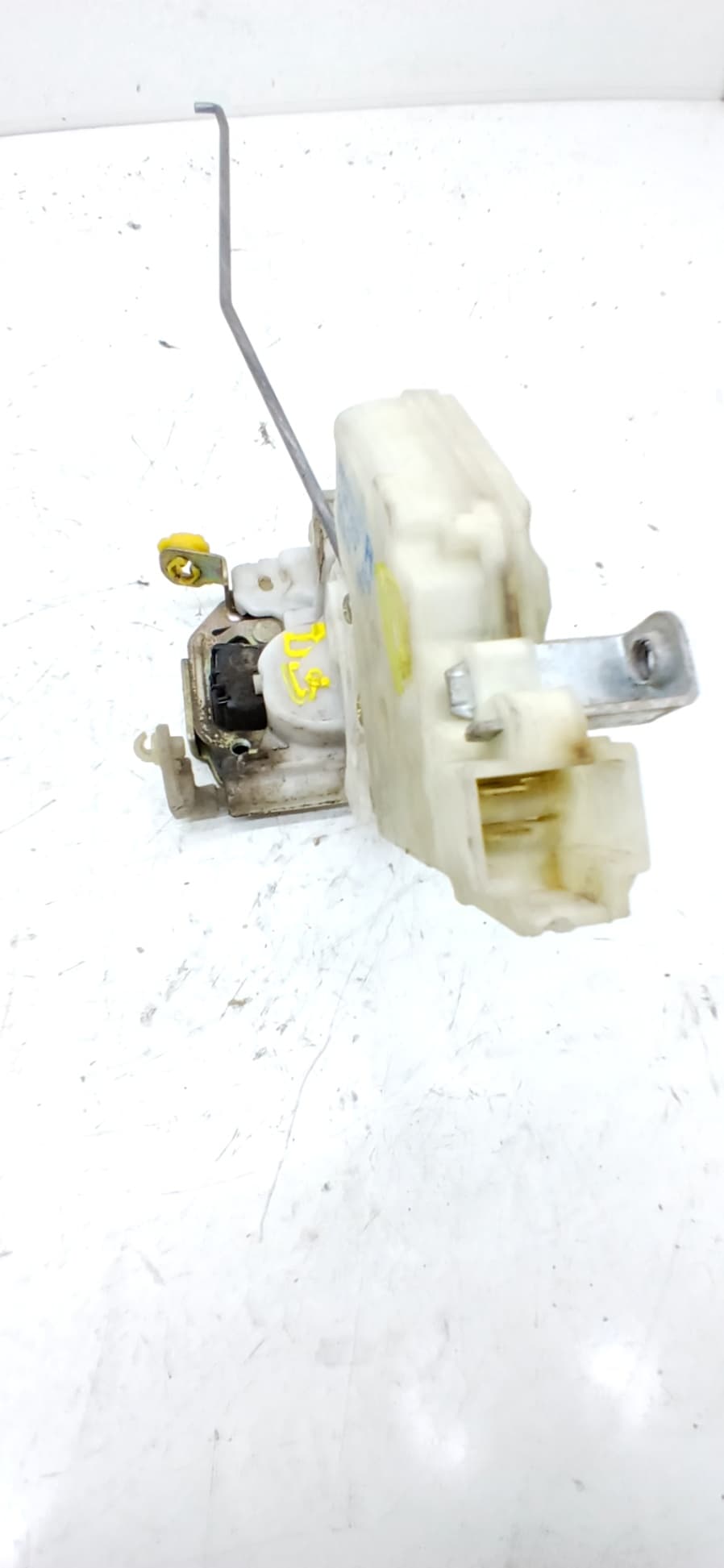 Cerradura puerta delantera derecha NISSAN TERRANO/TERRANO.II (R20) 4