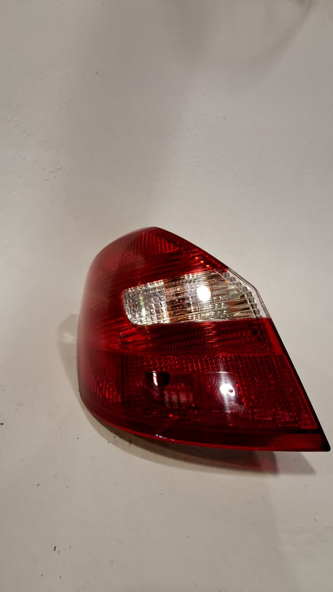 Piloto trasero izquierdo SKODA FABIA (5J2 )