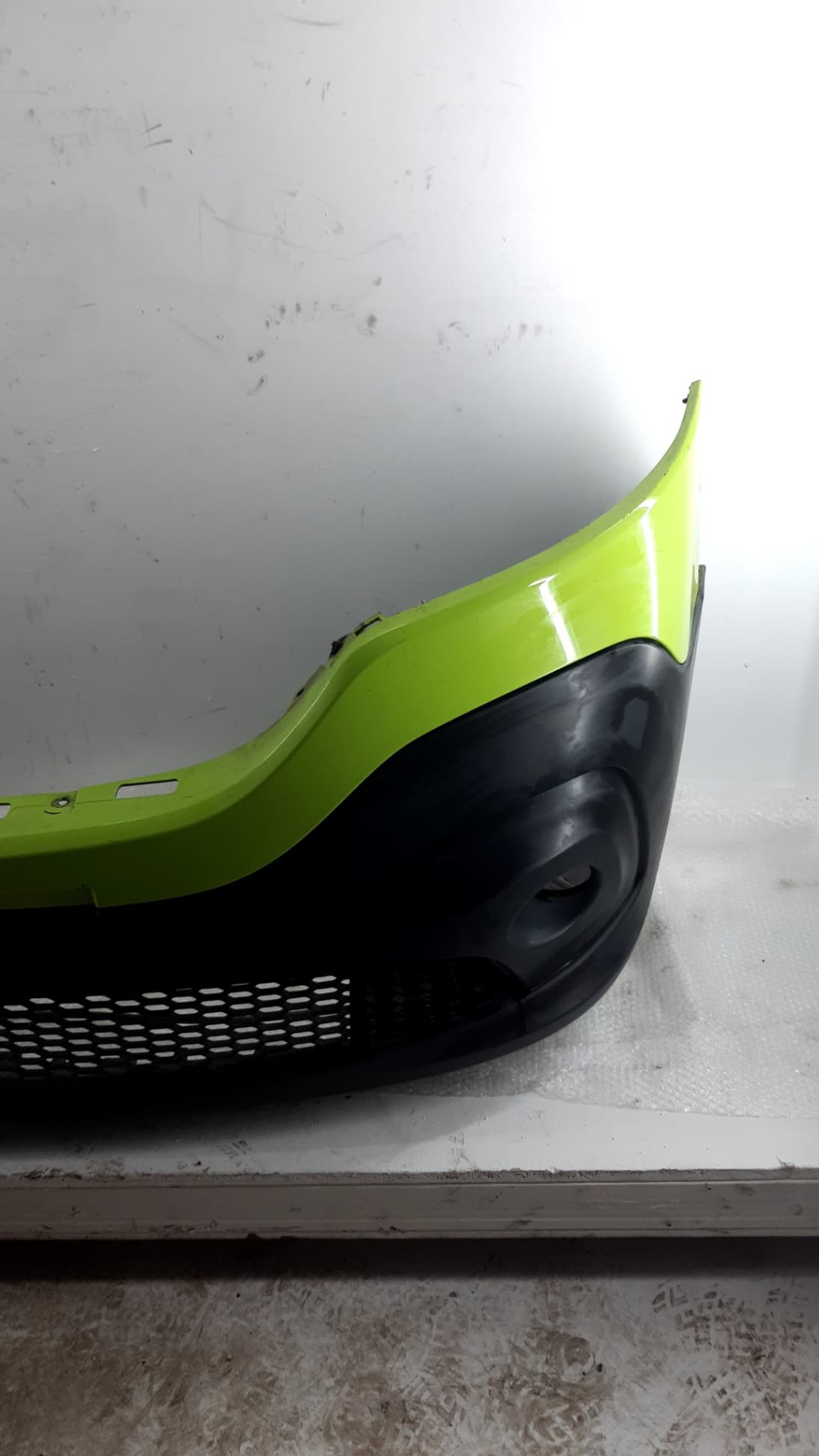 Paragolpes delantero RENAULT TRAFIC 4
