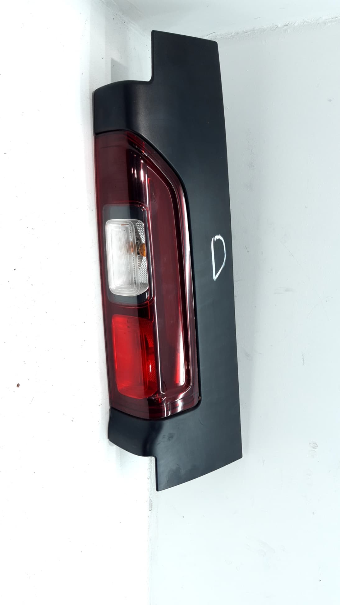 Piloto trasero derecho RENAULT TRAFIC 2