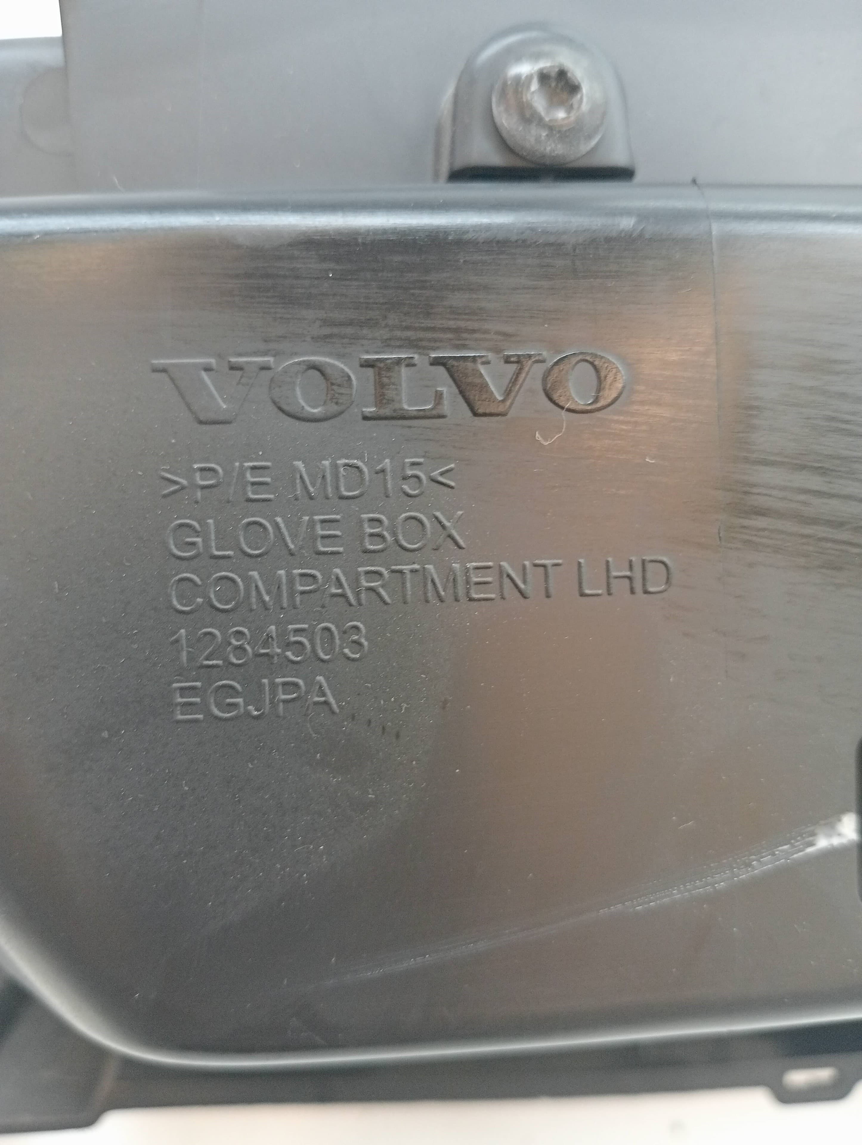 Guantera VOLVO V40 3