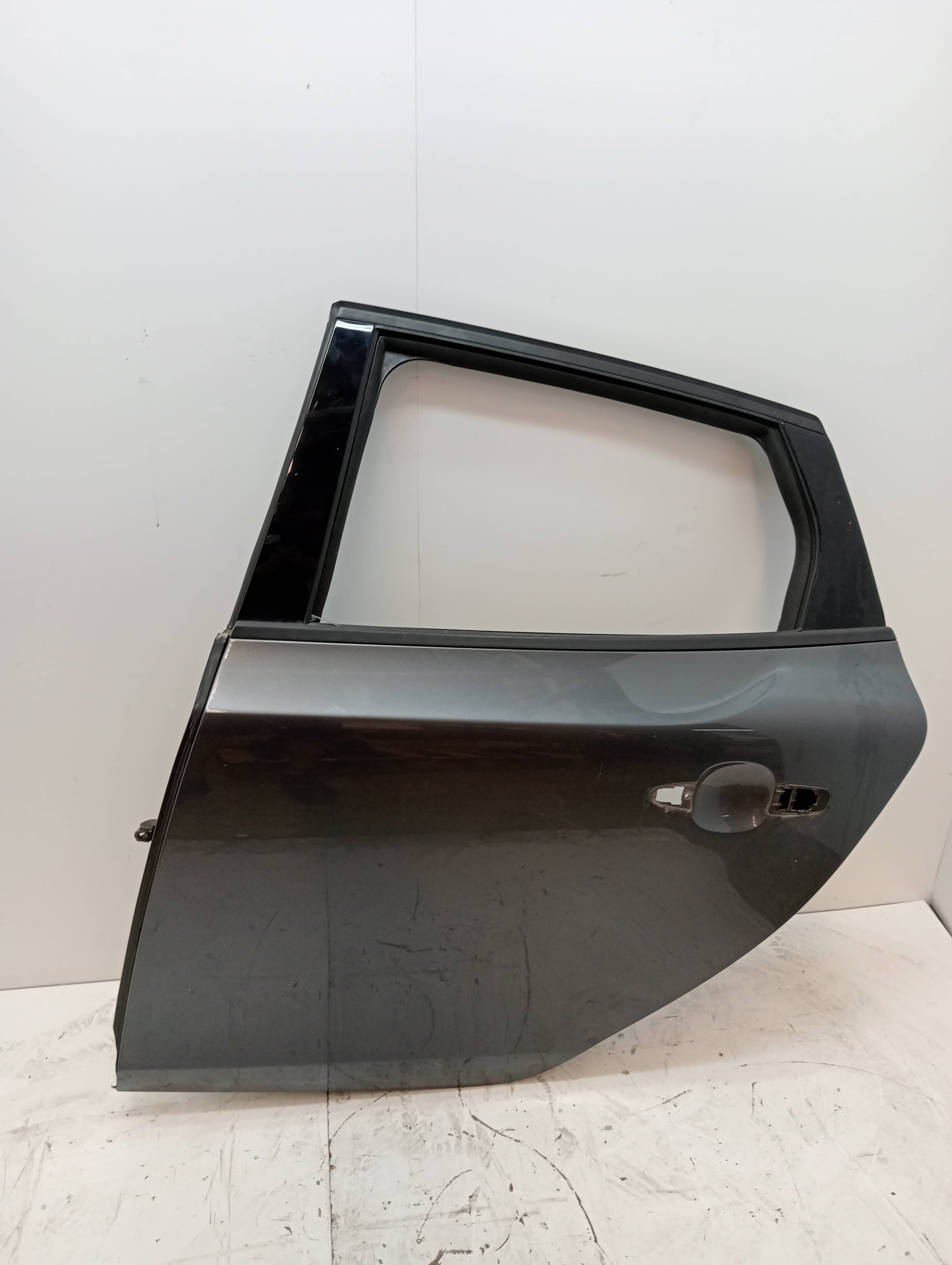 Puerta trasera izquierda VOLVO V40
