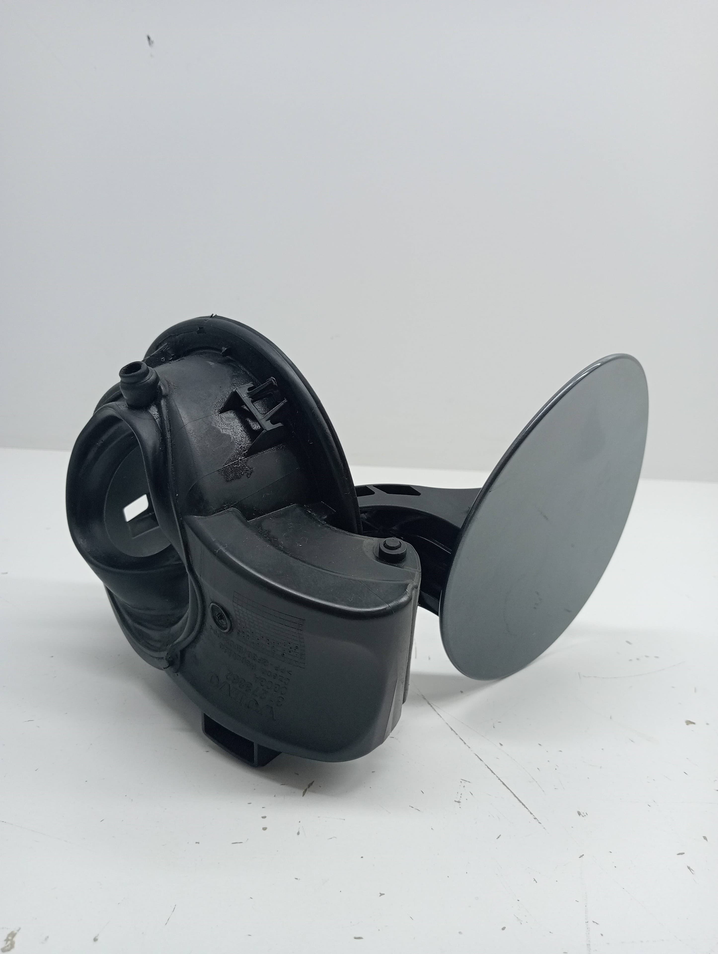 Tapa exterior combustible VOLVO V40 2