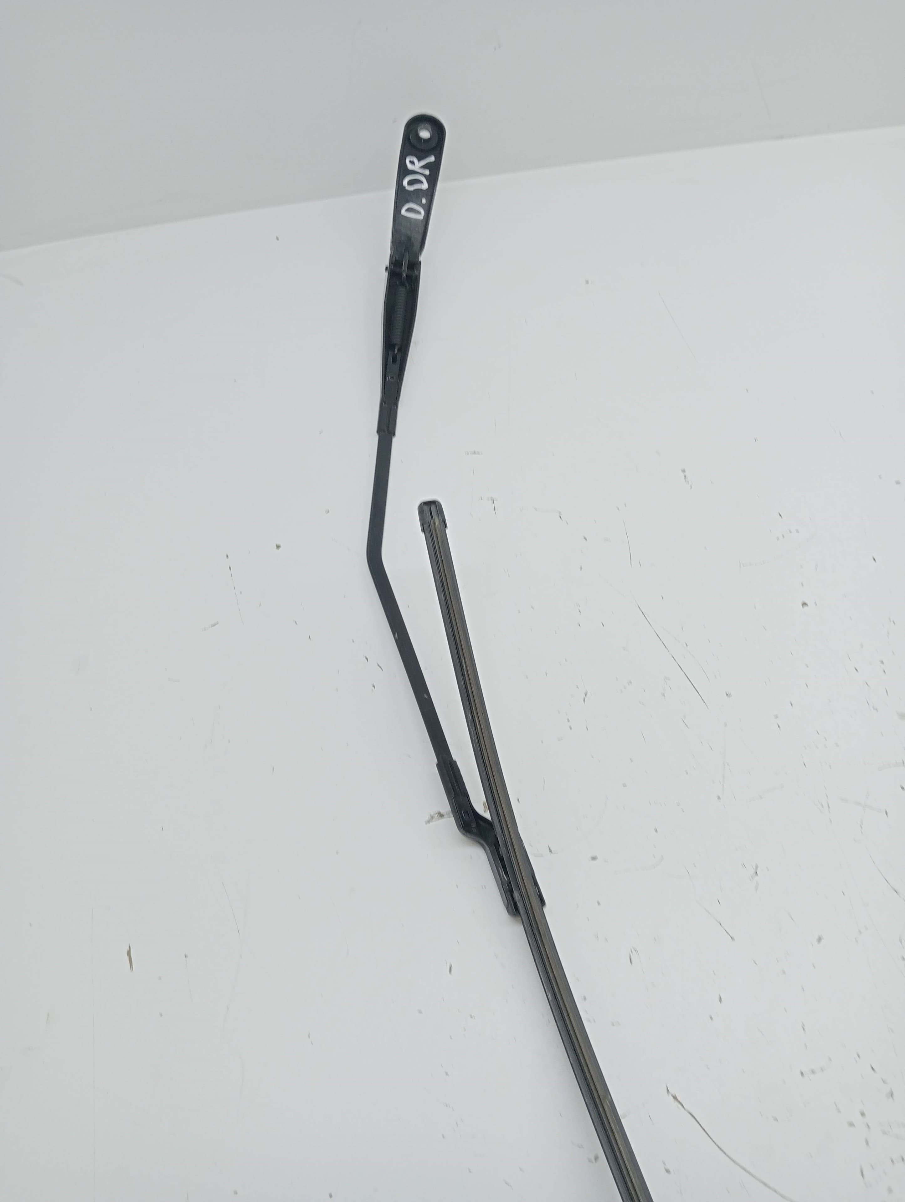Brazo limpia delantero derecho VOLVO V40