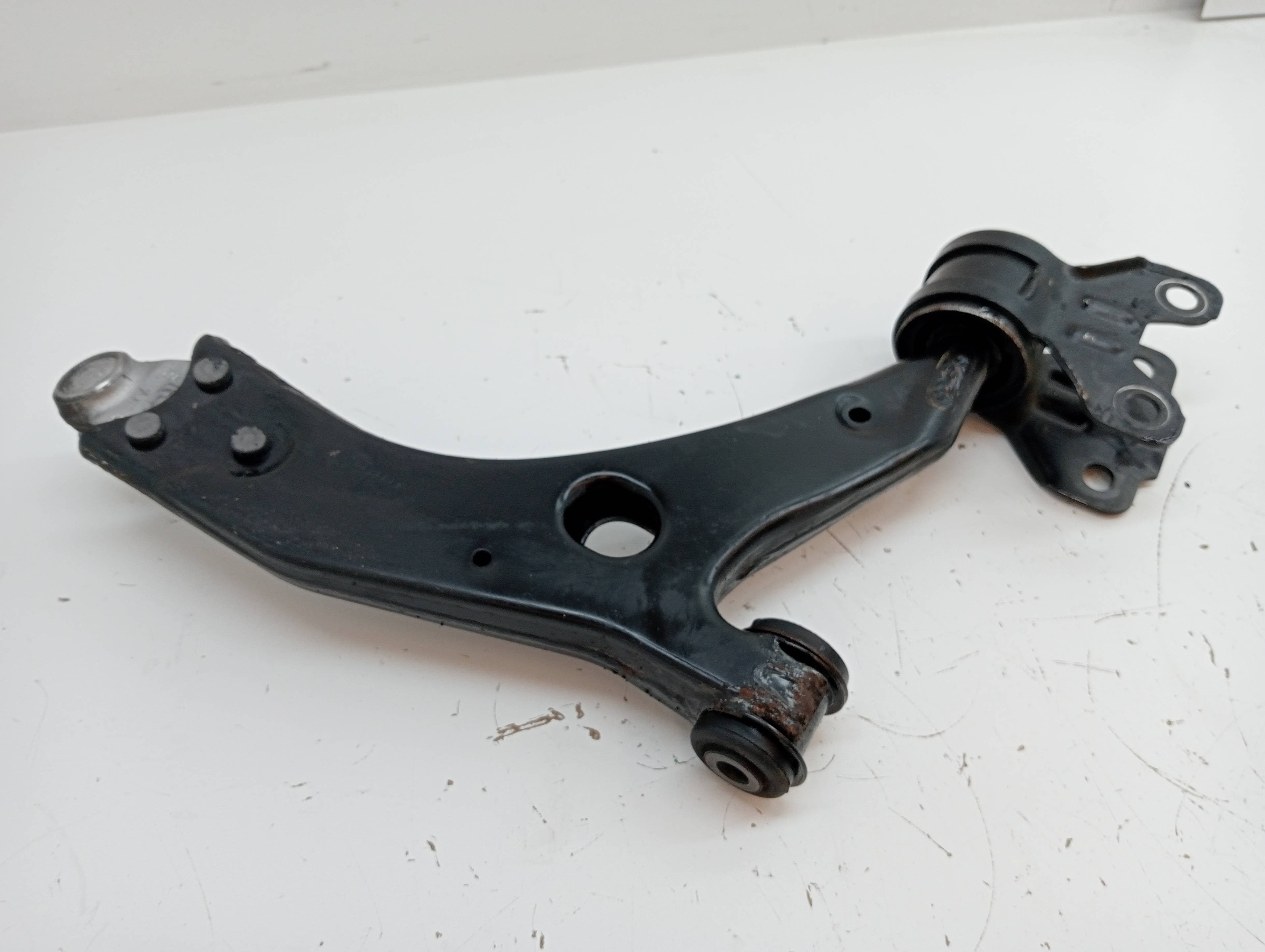 Brazo suspension inferior delantero izquierdo VOLVO V40