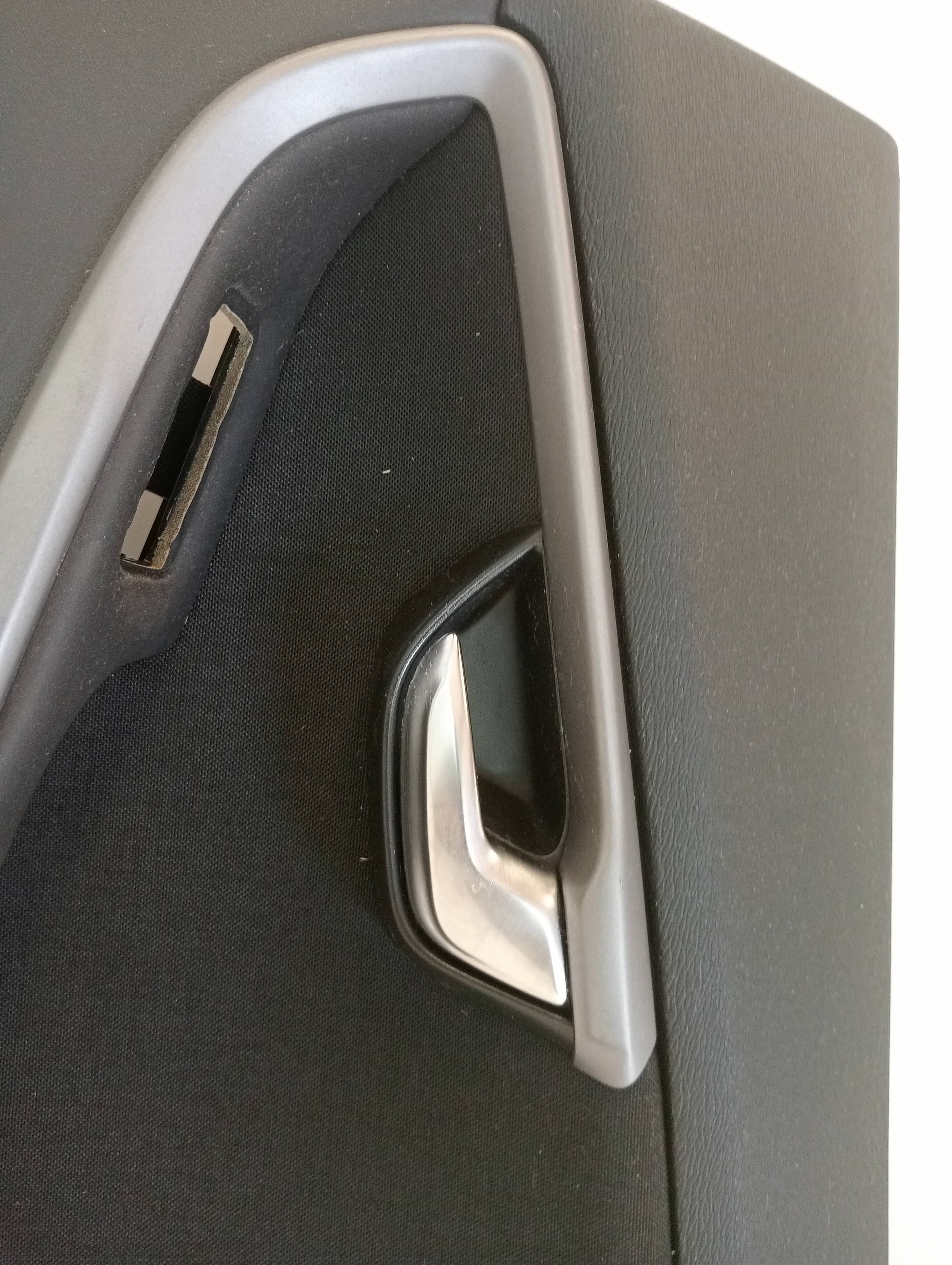 Guarnecido puerta trasera derecha VOLVO V40 3