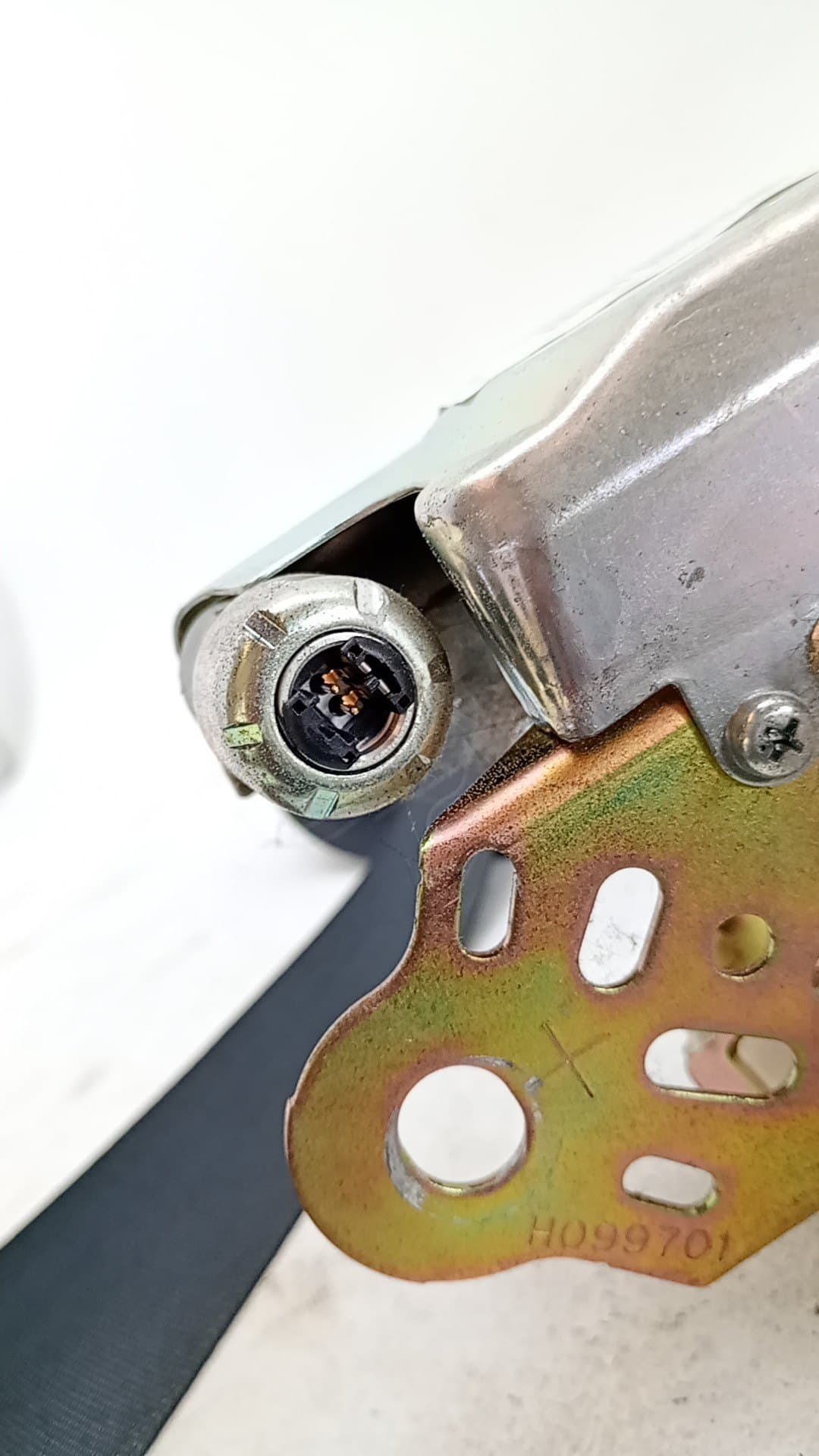 Cinturon seguridad delantero izquierdo TOYOTA COROLLA VERSO (R1) 3