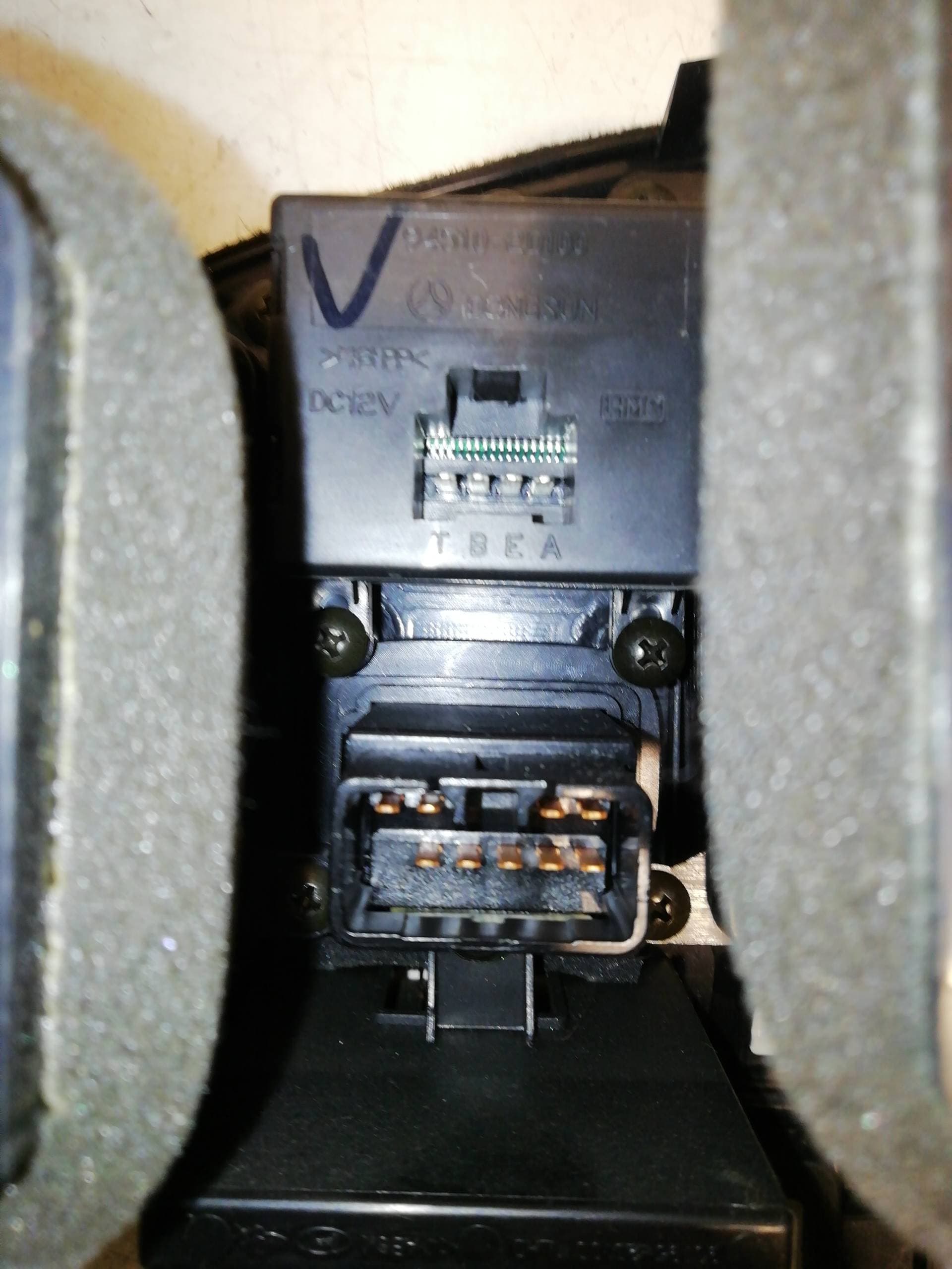Consola central HYUNDAI ELANTRA (XD) 2