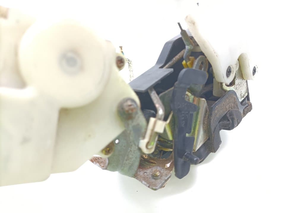 Cerradura puerta trasera derecha HYUNDAI ELANTRA (XD) 3
