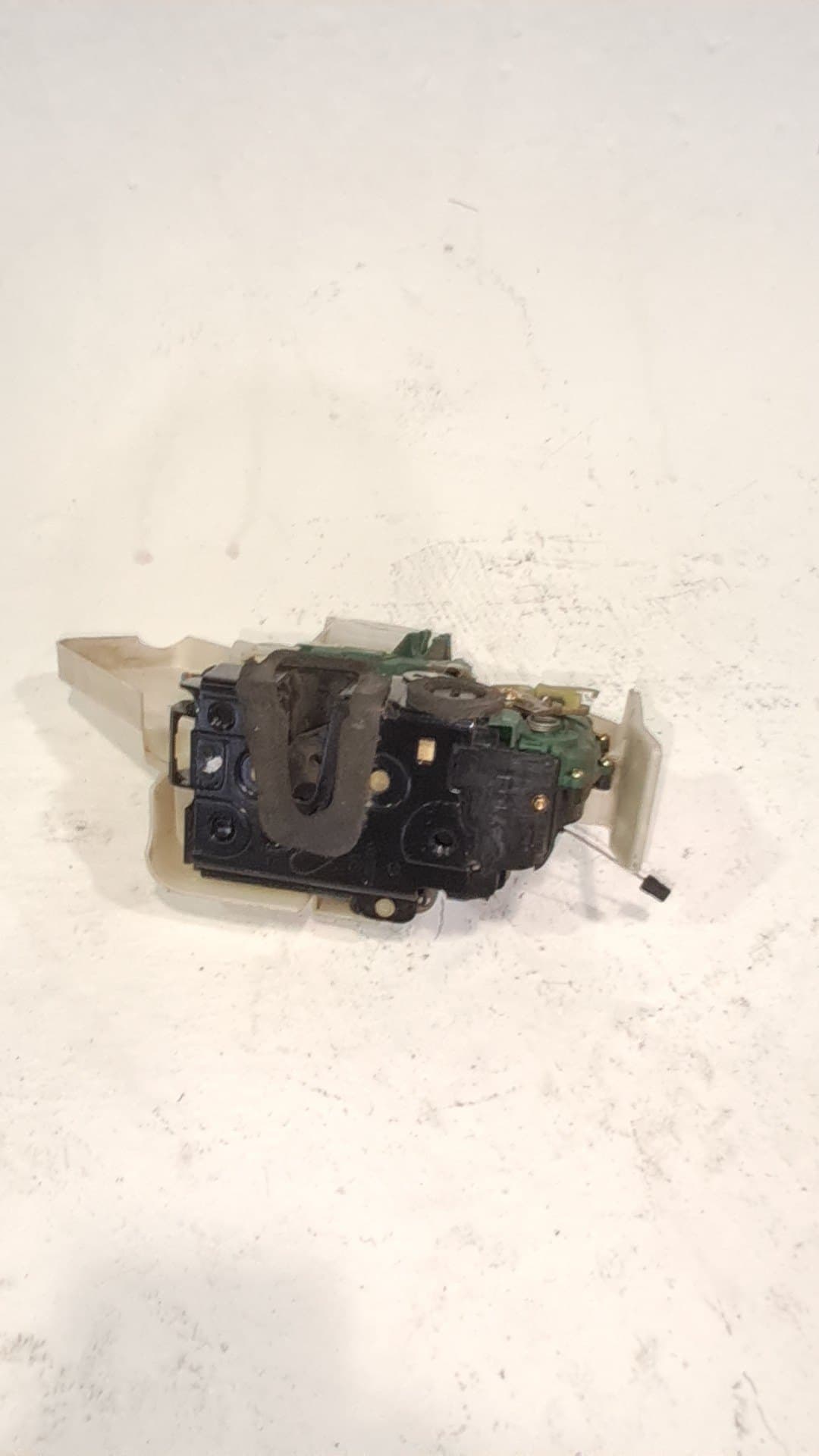 Cerradura puerta trasera derecha VOLKSWAGEN POLO (9N1) 2