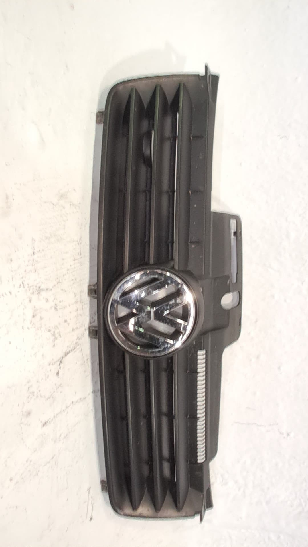 Rejilla delantera VOLKSWAGEN POLO (9N1)