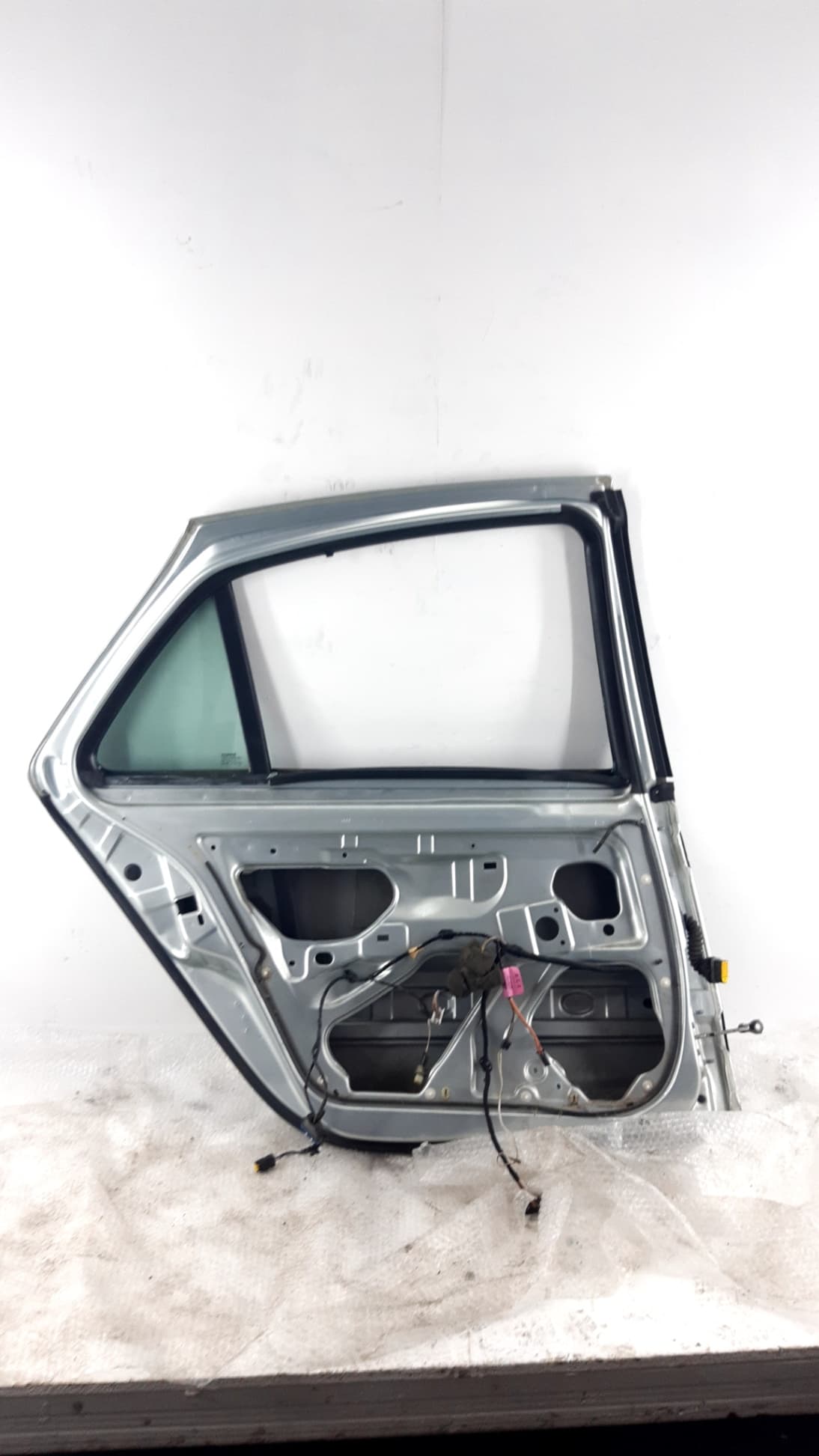 Puerta trasera izquierda RENAULT LAGUNA (B56) 2