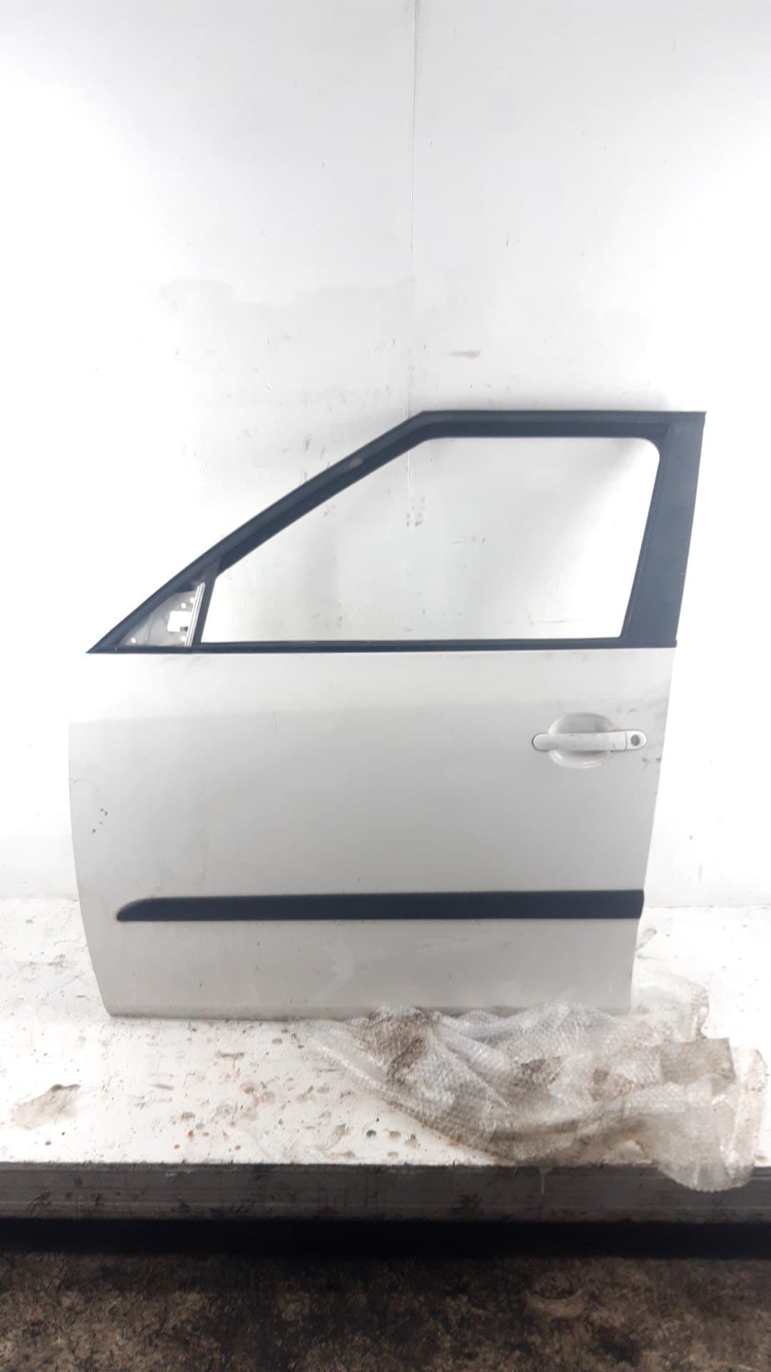 Puerta delantera izquierda SKODA FABIA