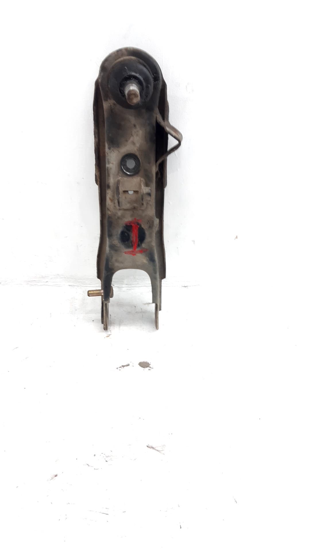 Brazo suspension inferior delantero izquierdo NISSAN PICK-UP (D22)
