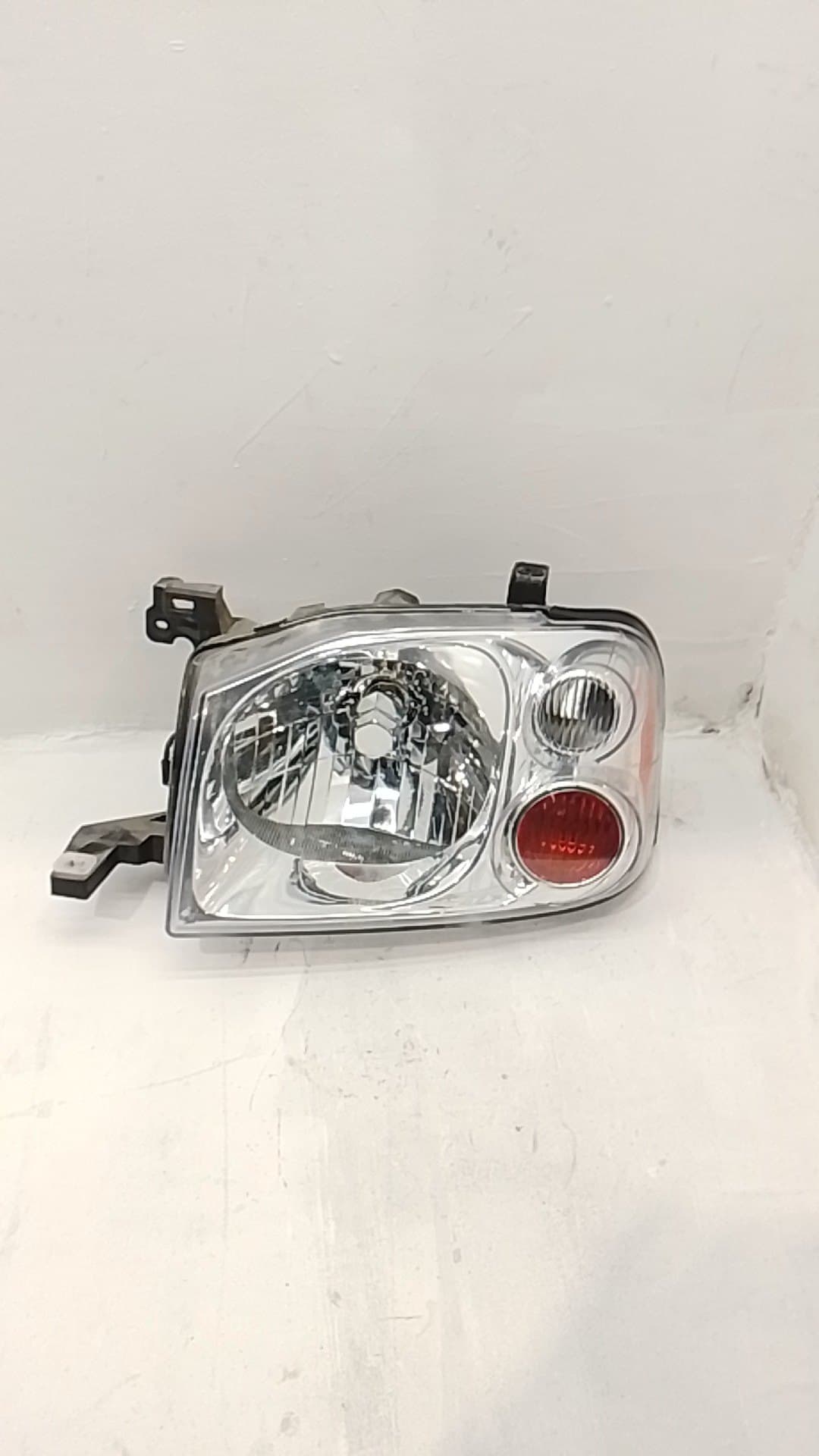 Faro izquierdo NISSAN PICK-UP (D22)
