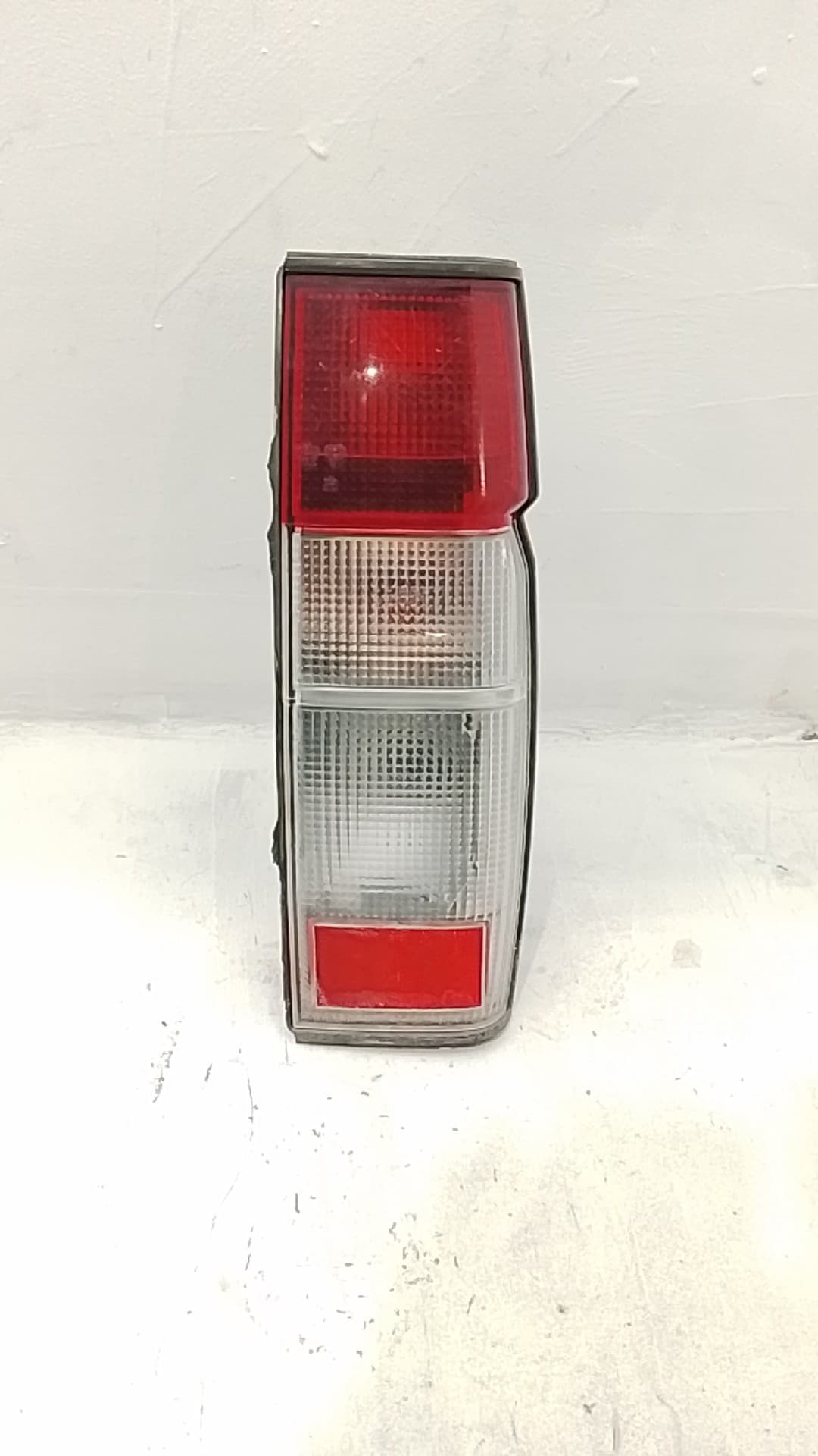 Piloto trasero derecho NISSAN PICK-UP (D22)