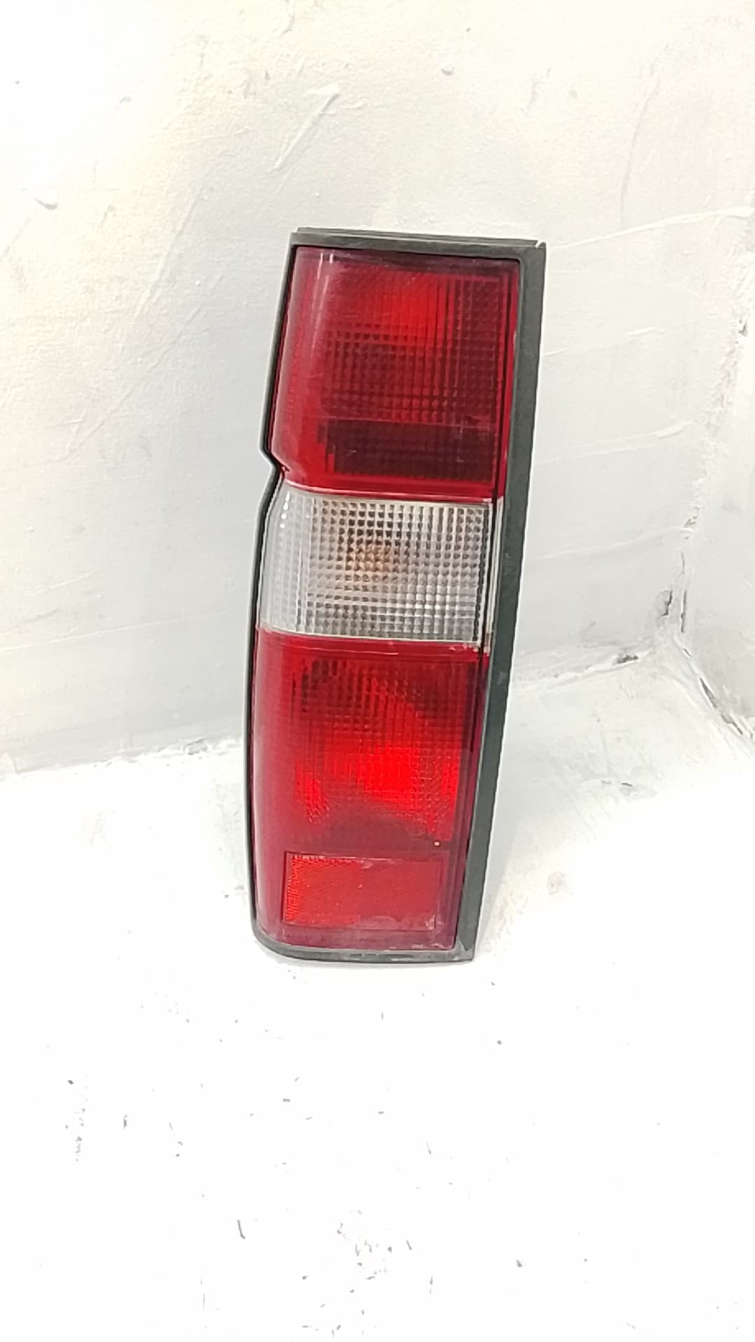 Piloto trasero izquierdo NISSAN PICK-UP (D22) 4